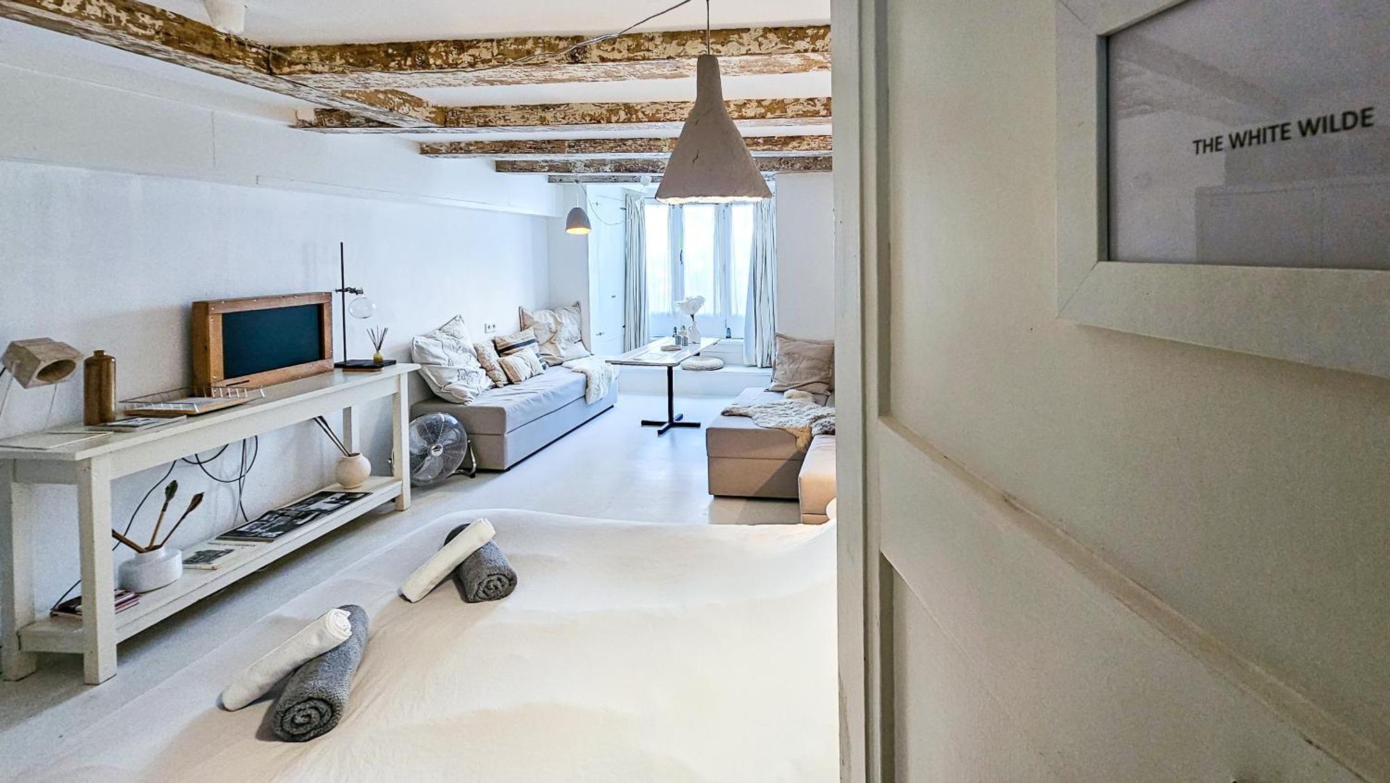 The White Wilde - In A Historic Canalhouse From 1799 Amsterdam