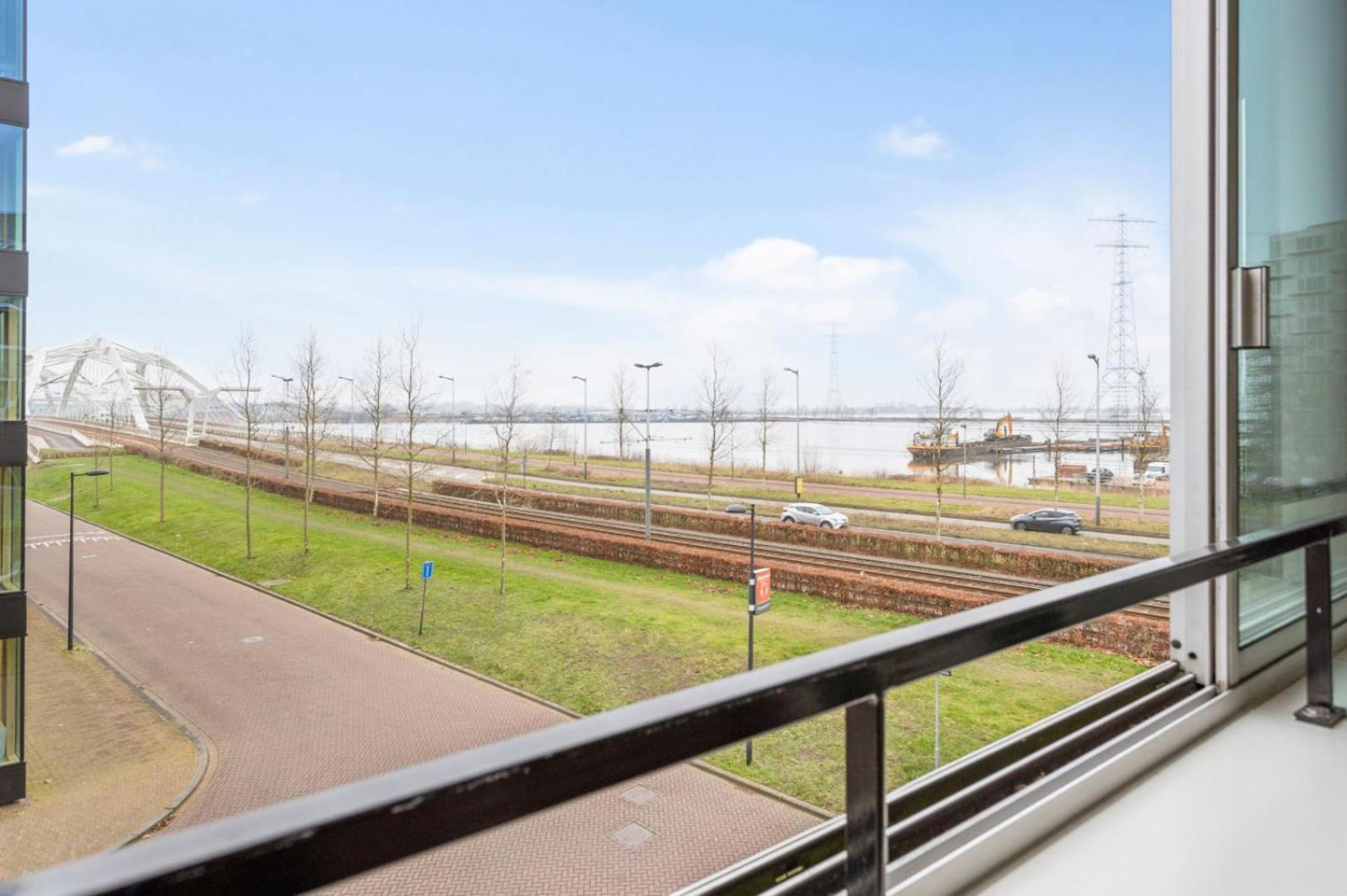 Spacious 12 Min To Center By Tram Appartement