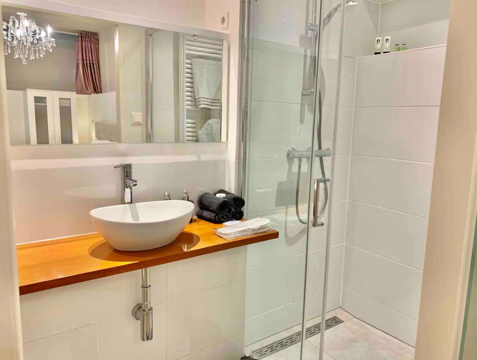 Bed & Breakfast With Private Bathroom Near Vondelpark