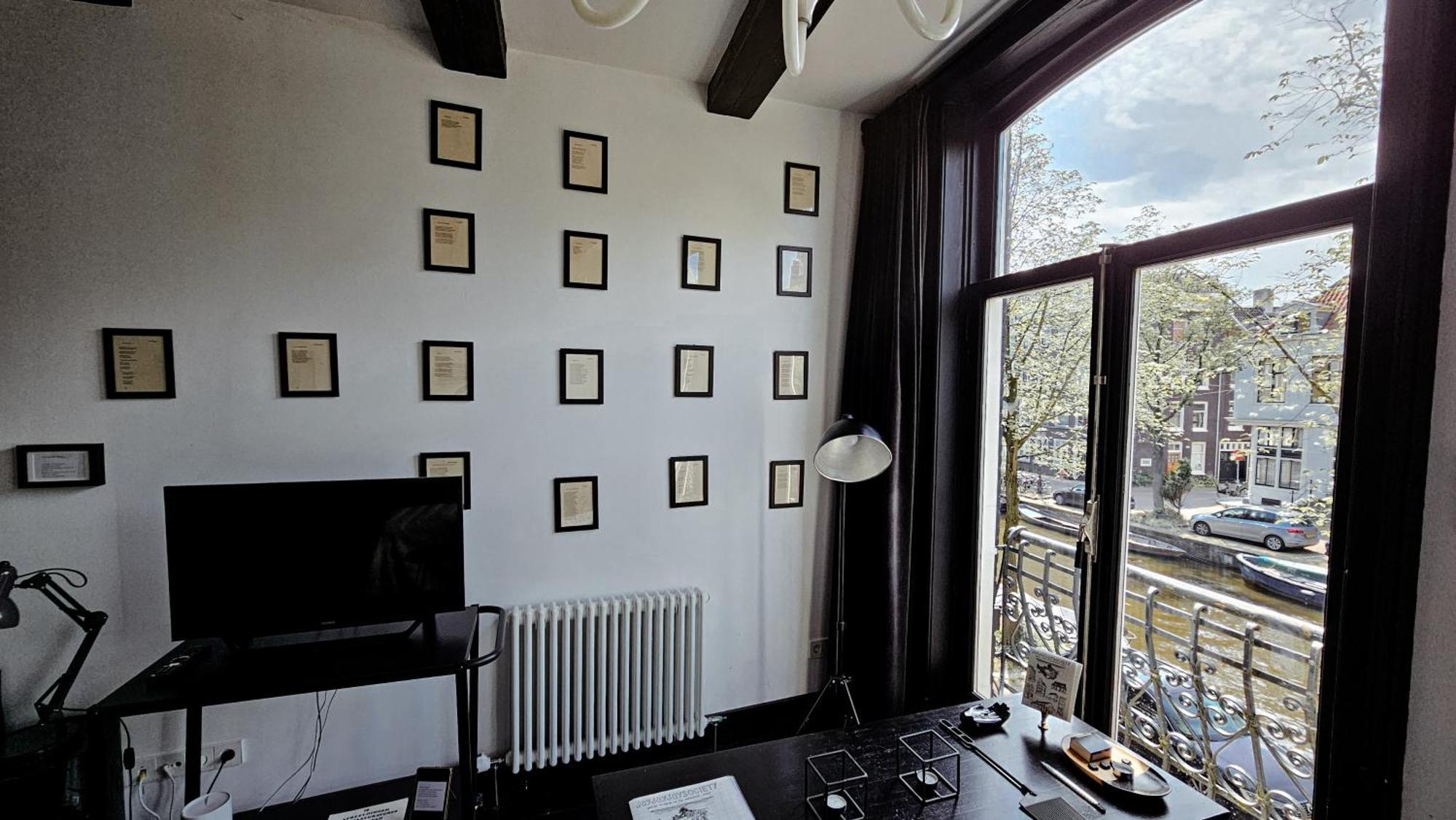 The Black Beauty Private With Canal View From 1799 2*