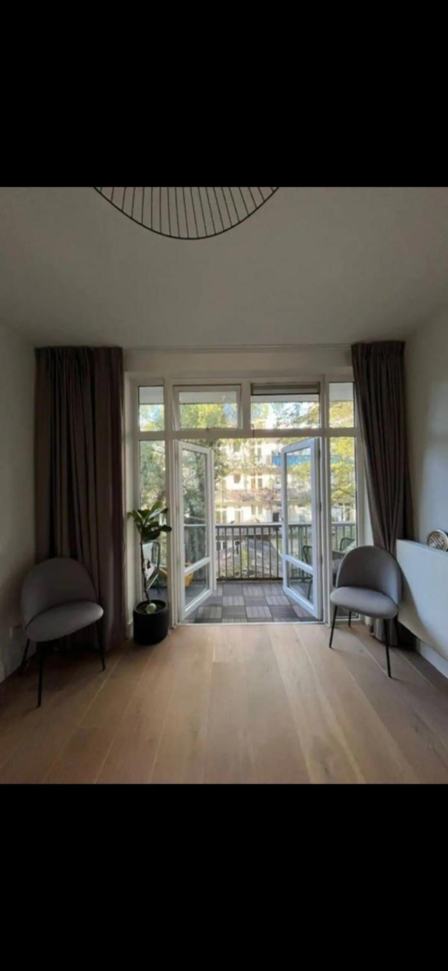 Fully Renovated Two Bedroom In The Centre Of *
