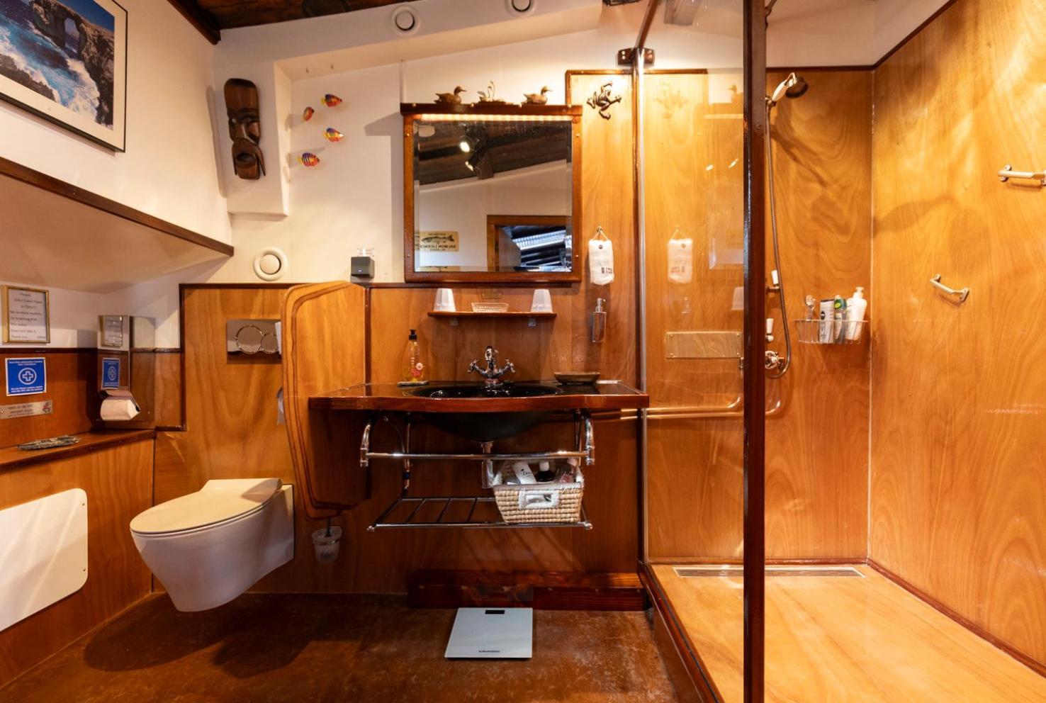Anna Houseboat Bateau-hôtel *