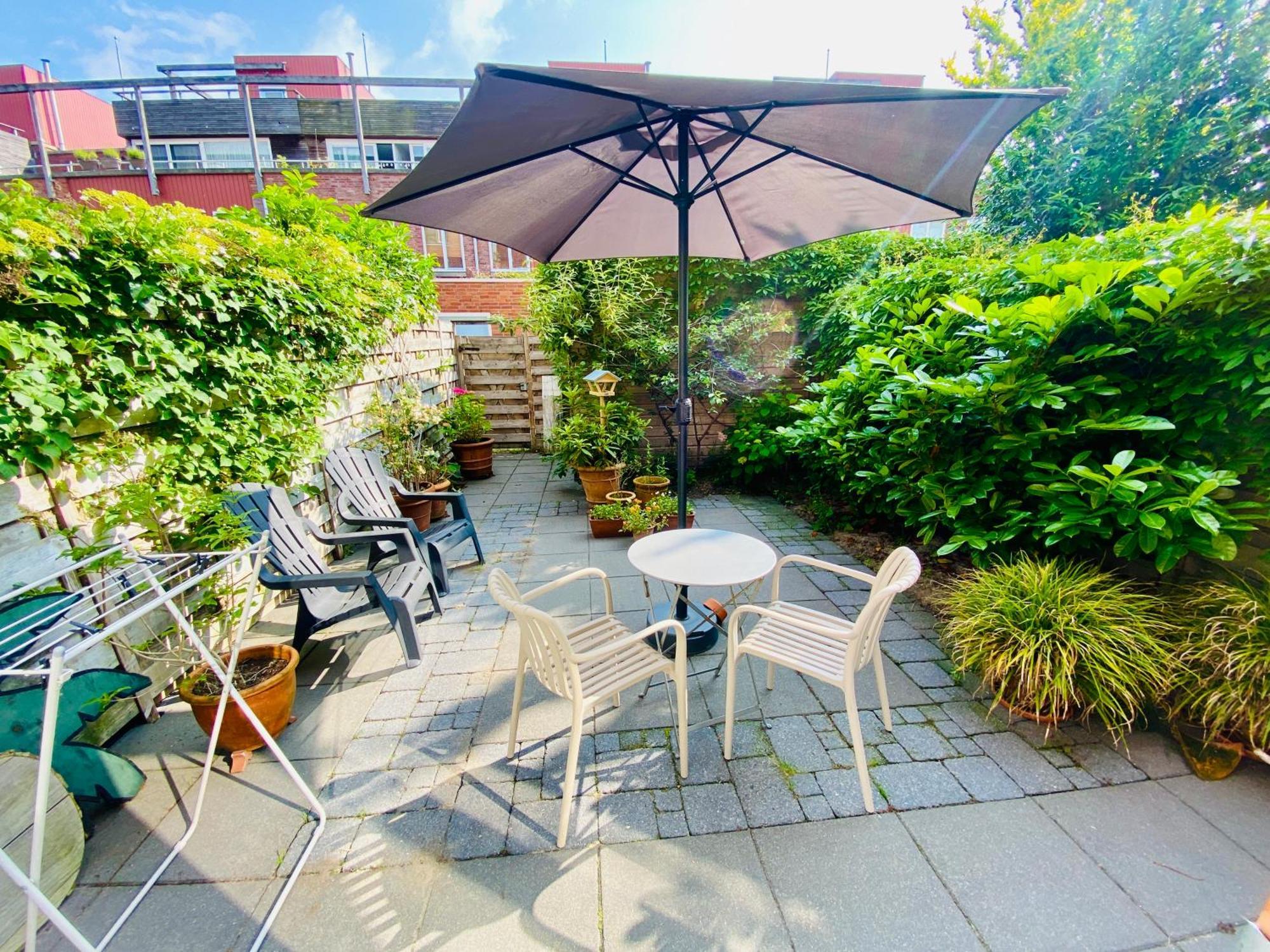Private With Free Car Parking Couette-café 2*