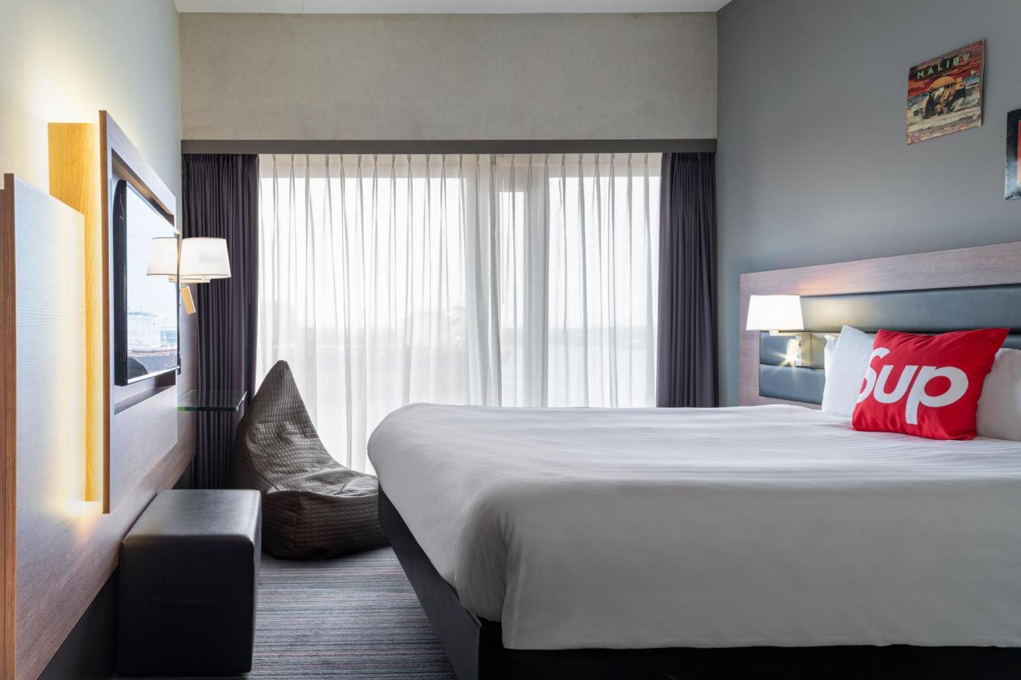 Moxy Houthavens Hotel Amsterdam