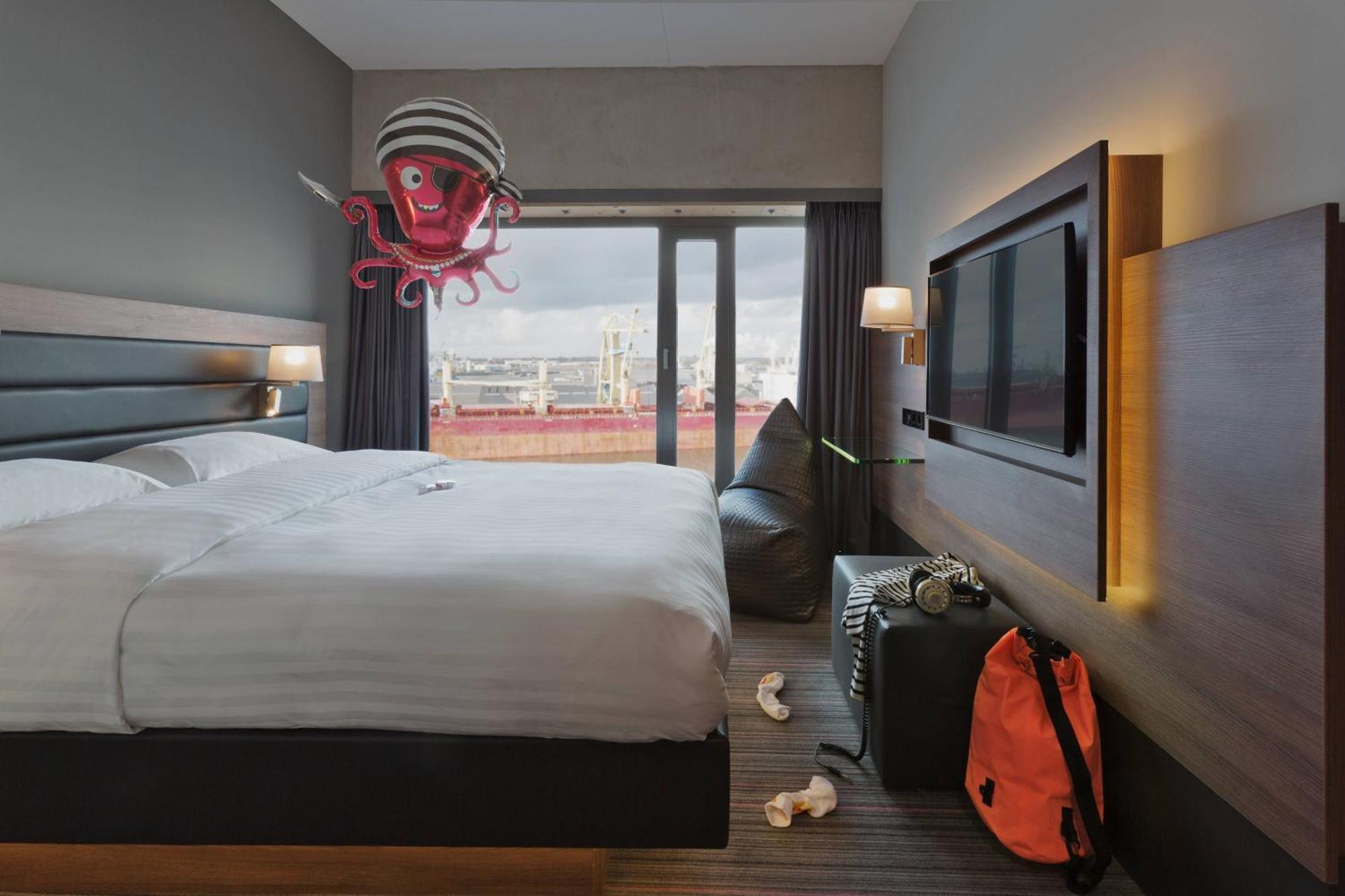 Moxy Houthavens 4*