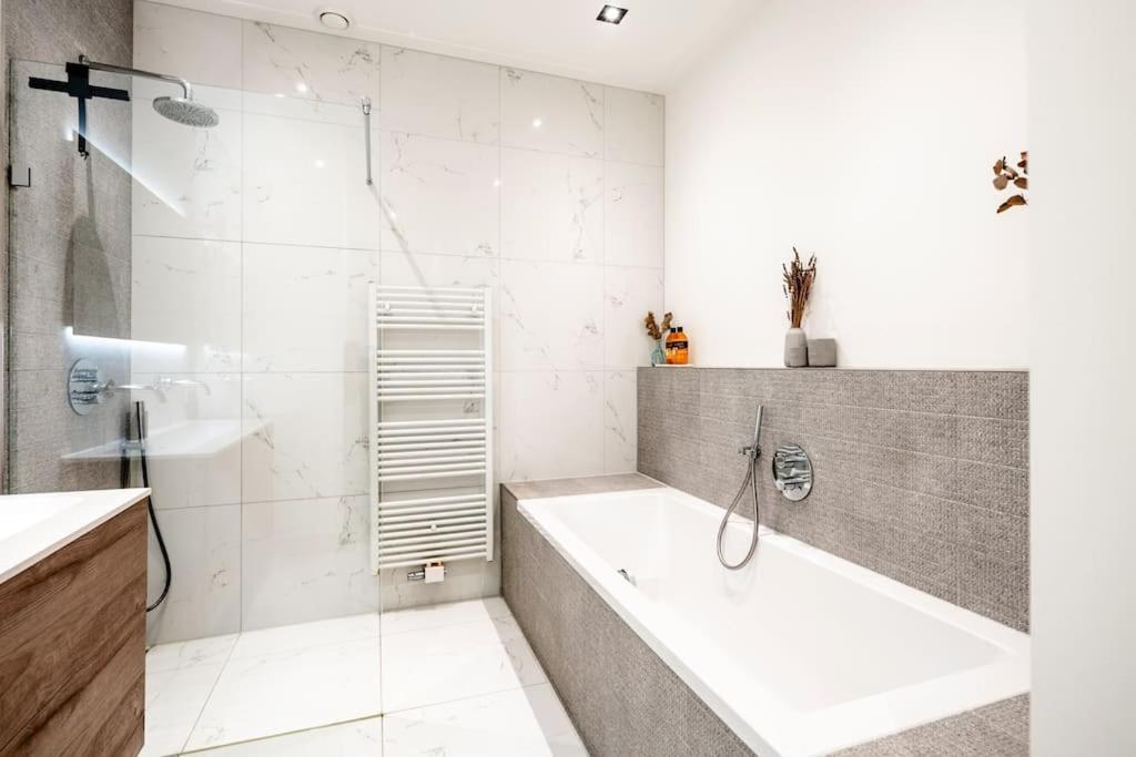 Luxurious Park 1-bed Apartment Amsterdam
