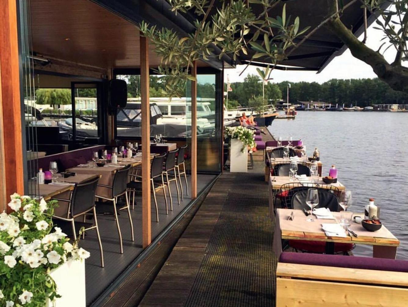 Botel Motorjacht At Ease Amsterdam