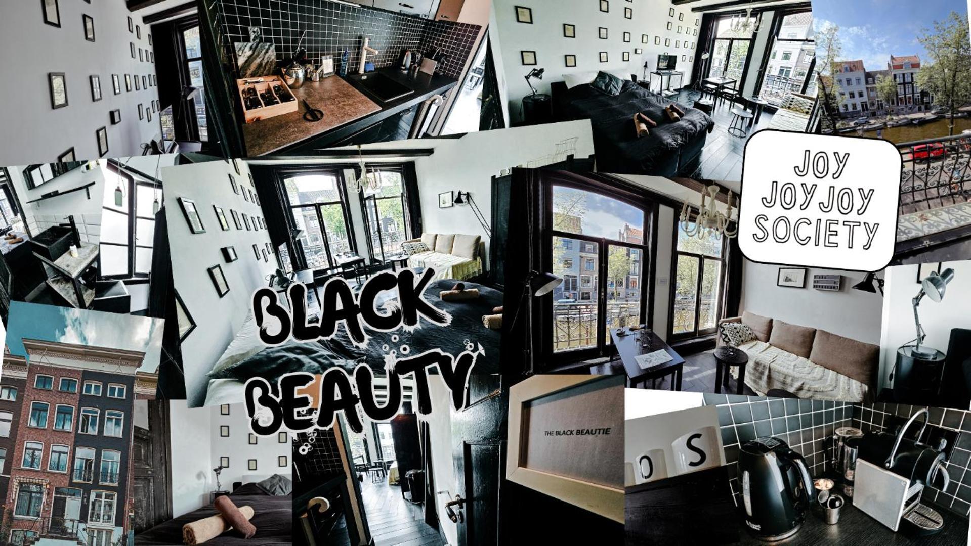 The Black Beauty Private With Canal View From 1799 Couette-café Amsterdam
