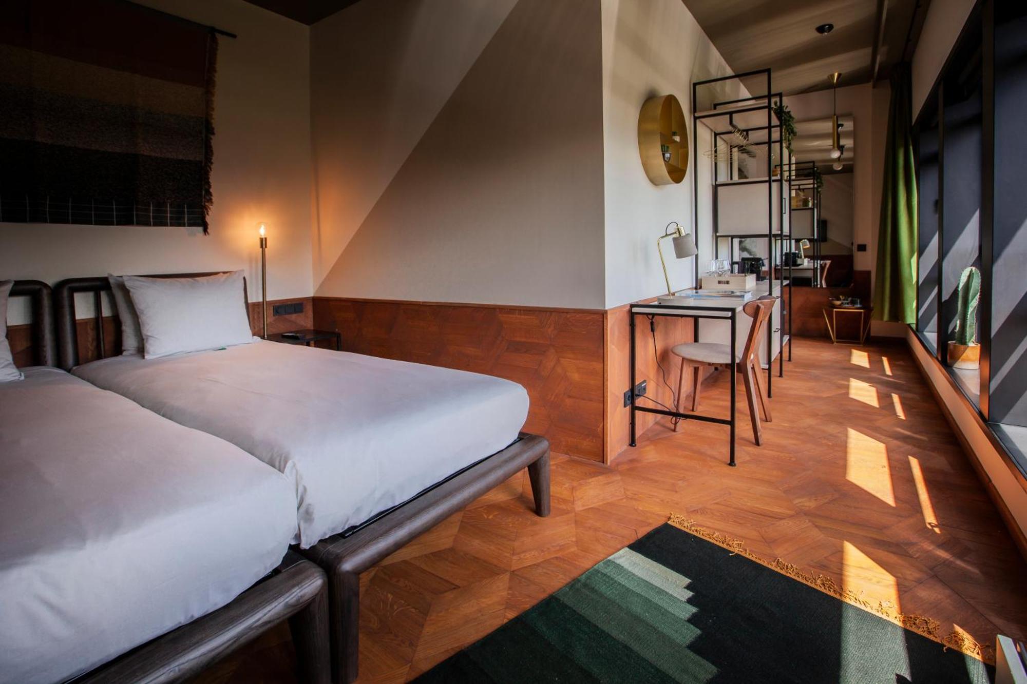 V Fizeaustraat Hotel 4*