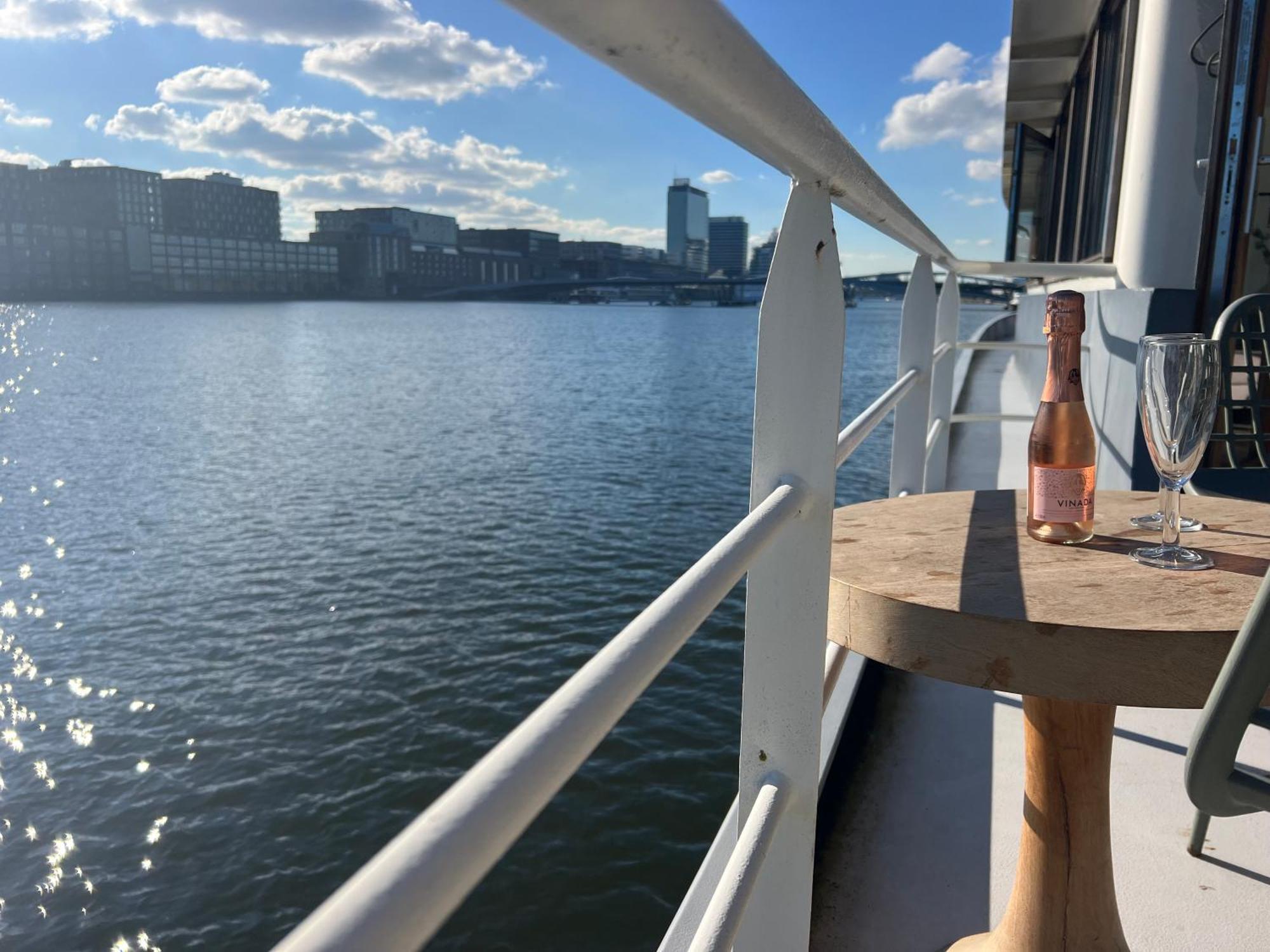 Stunning Boat With A View Bateau-hôtel