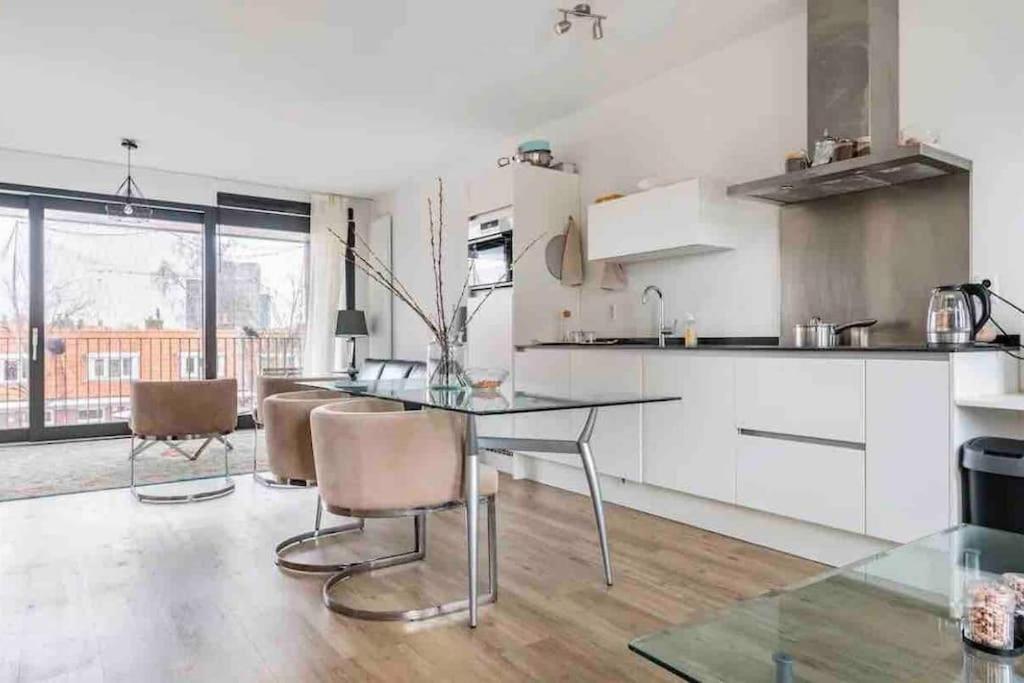 Appartement Large And Spacious 4-Bedroom Apartment With Roofterras