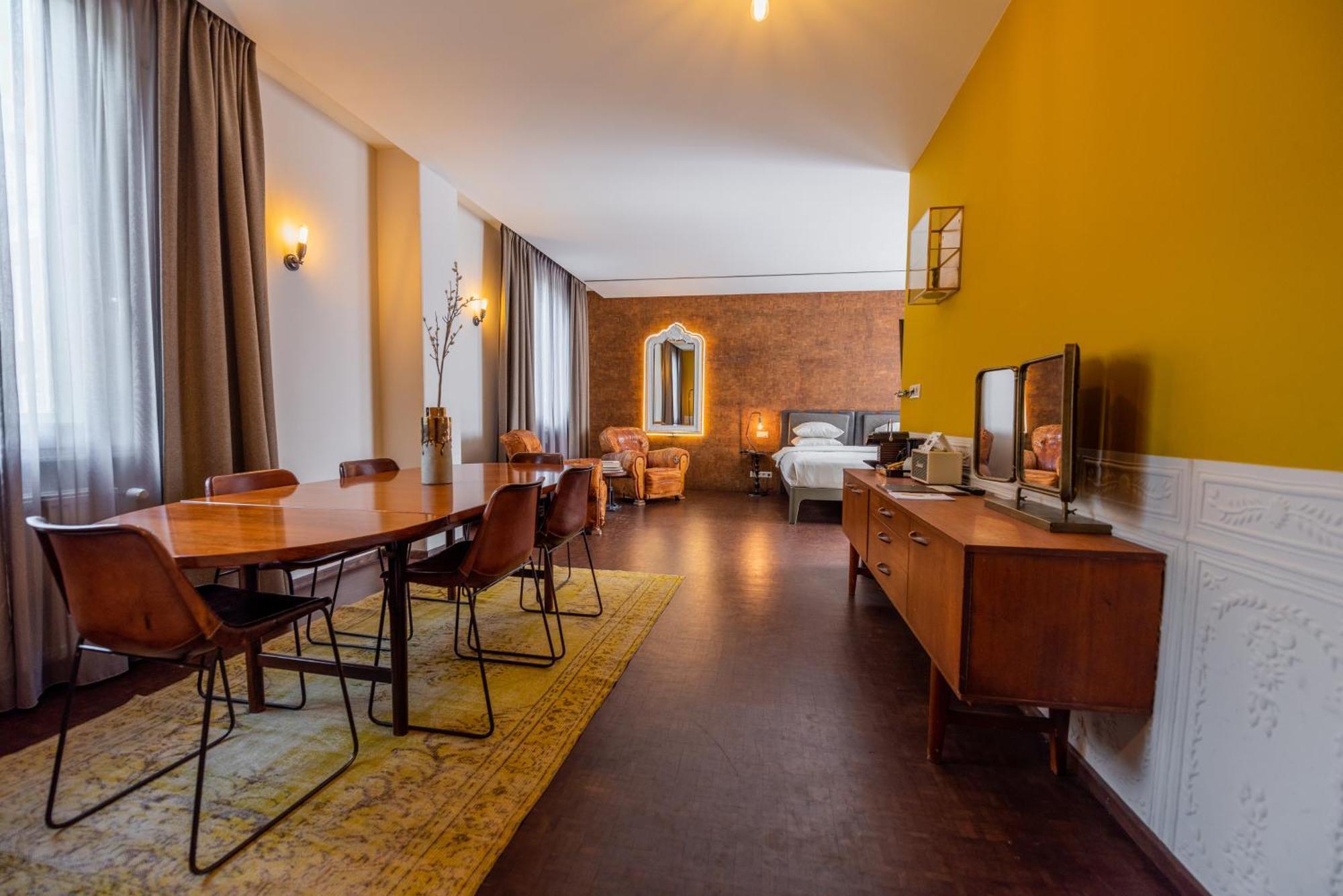 V Nesplein Hotel 4*