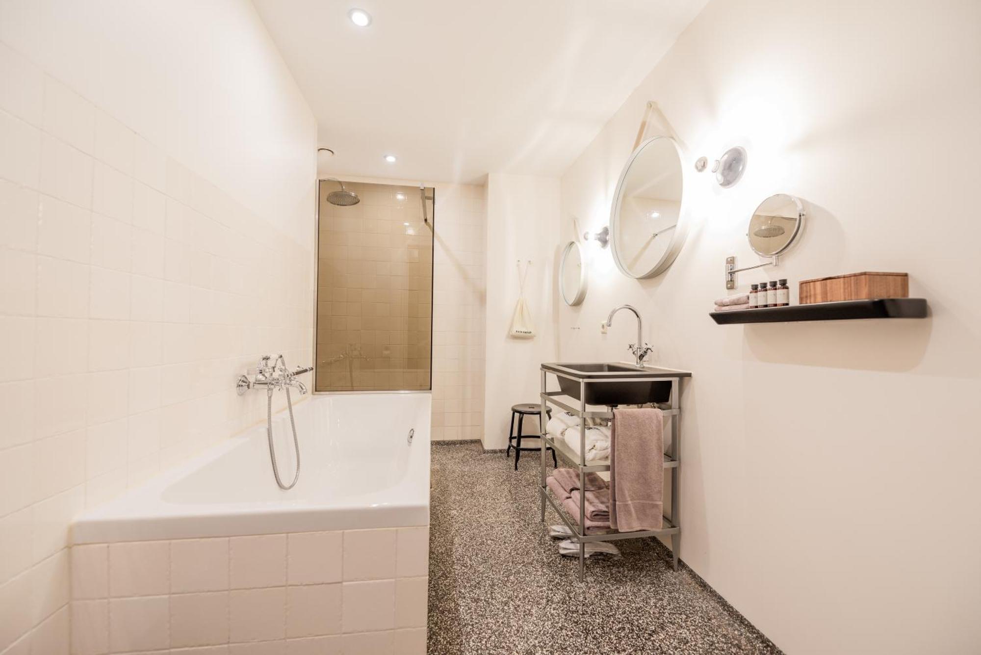 V Nesplein Hotel 4*