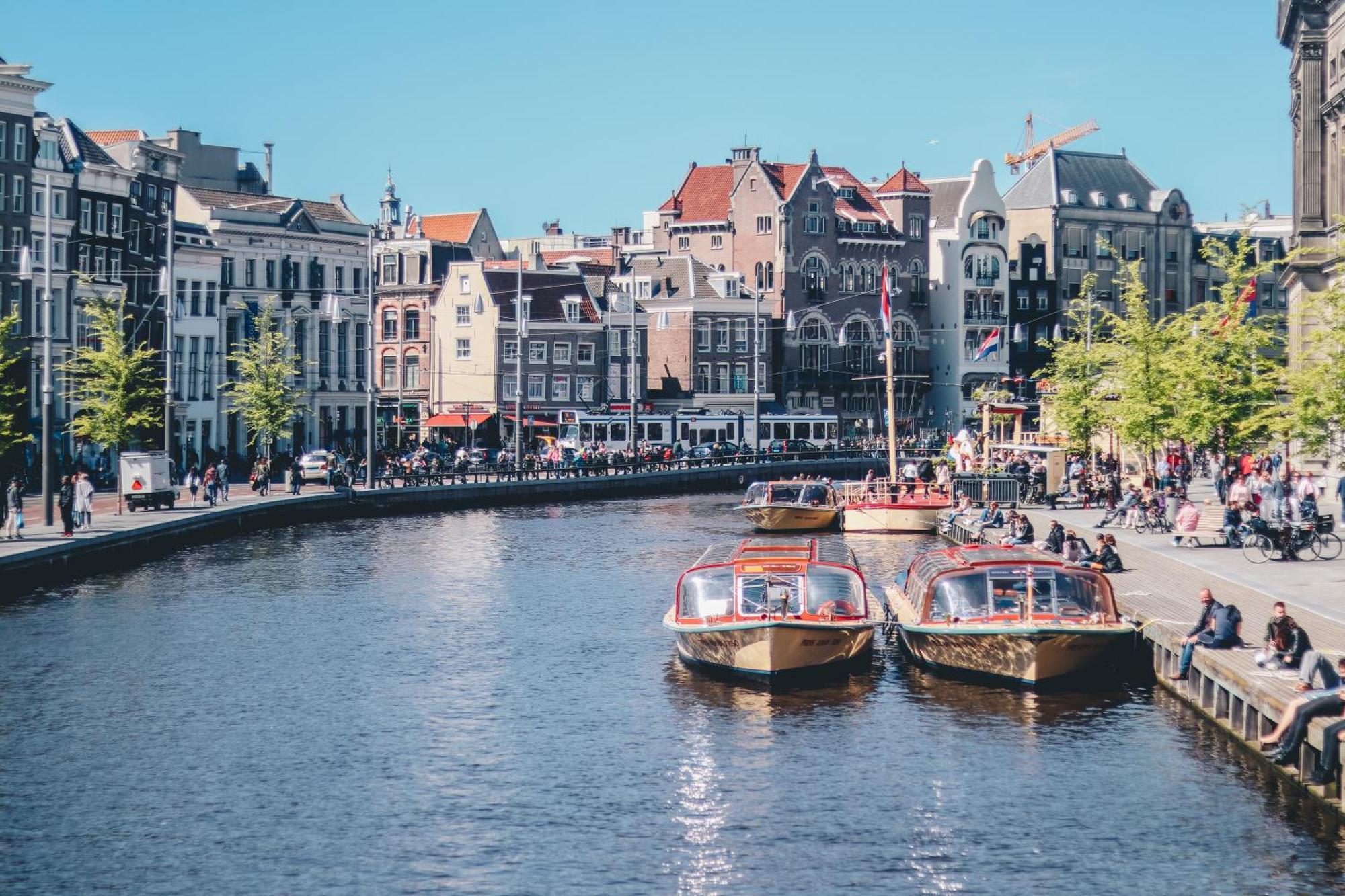 Couette-café New! 2024 - The Canal Bridge Amsterdam