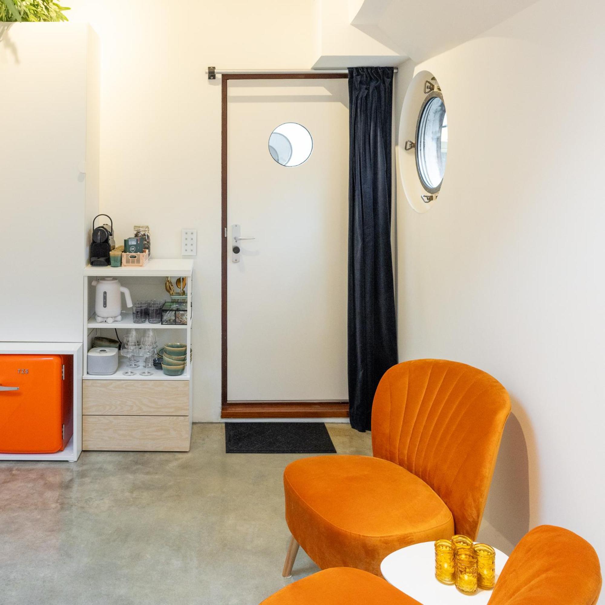 Maison d'hôtes Boat - A Unique Houseboat In