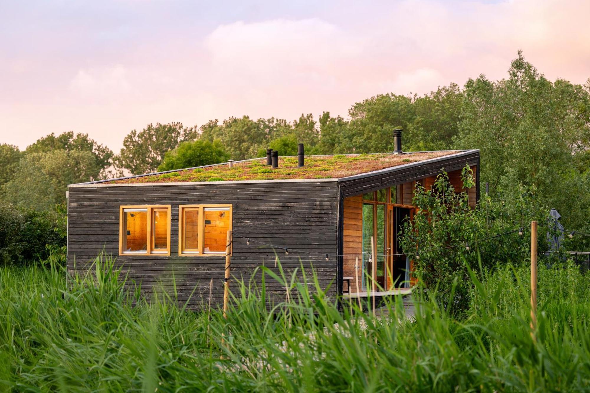 Basecamp 4* Amsterdam