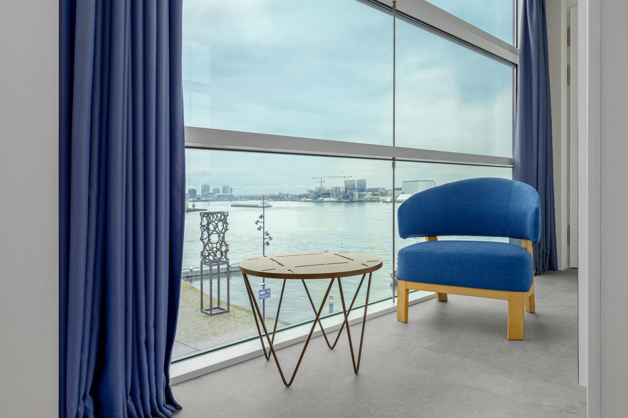 Mate Aitana, Hotel Amsterdam