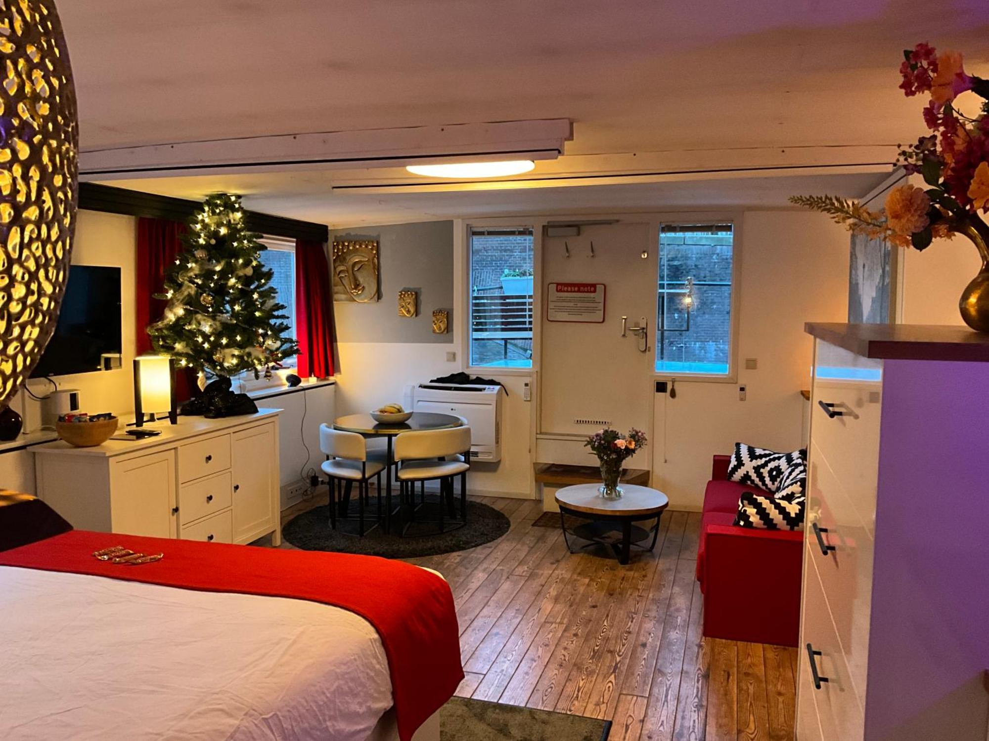 Boat No Breakfast Botel Amsterdam