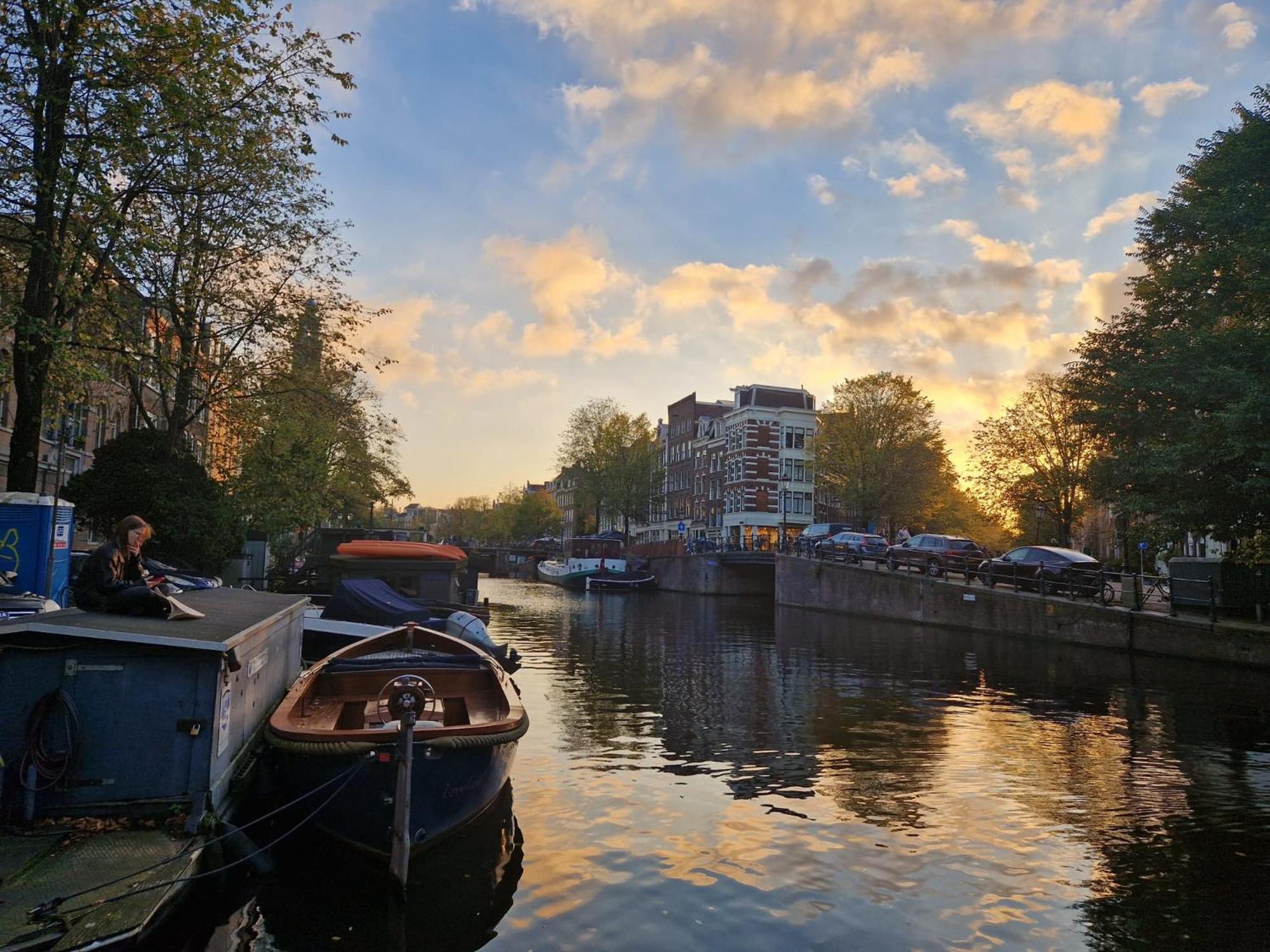 Pantheos Houseboat Ámsterdam