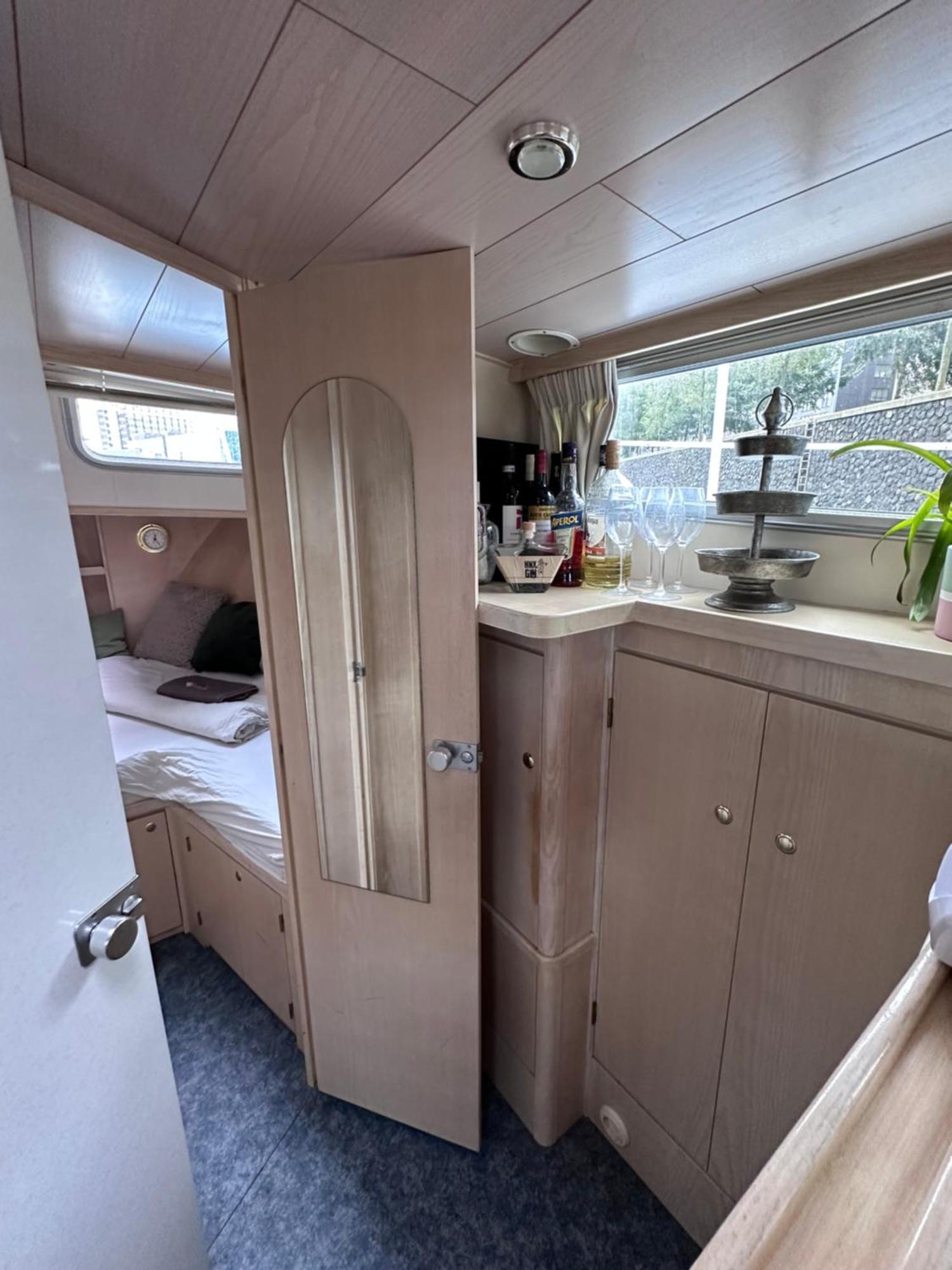 Luxury Houseboat Botel *