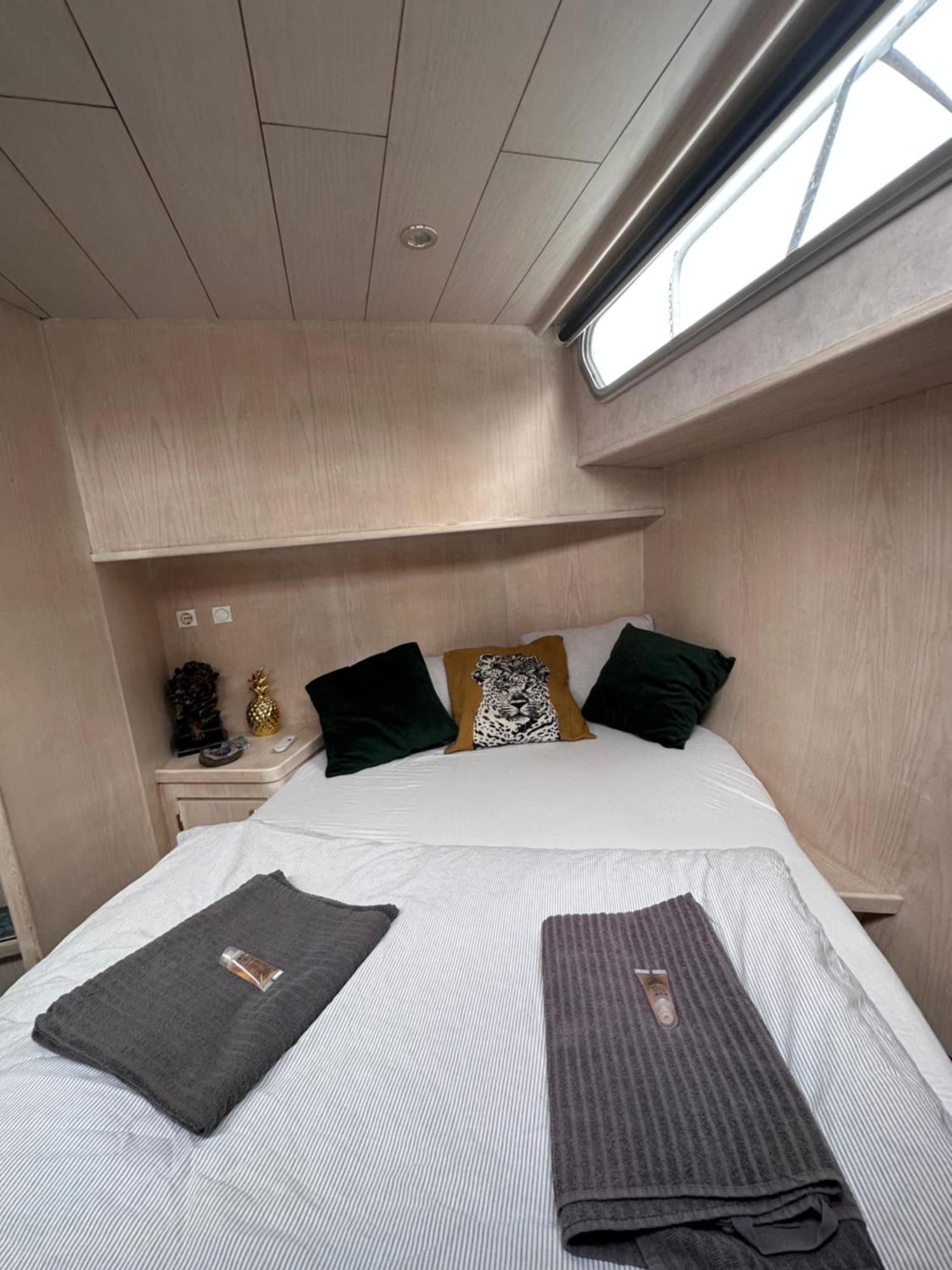 Botel Luxury Houseboat