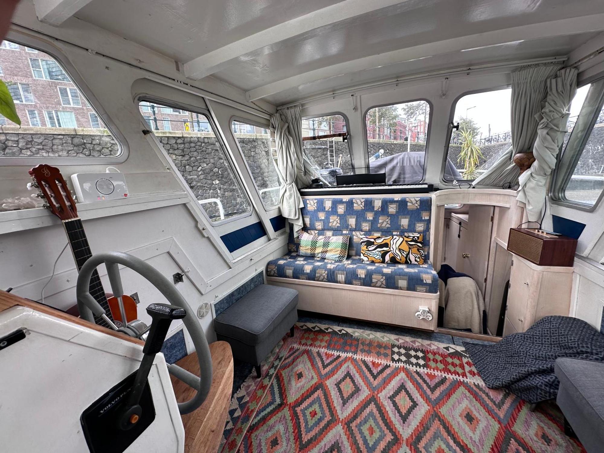 Luxury Houseboat Botel Amsterdam