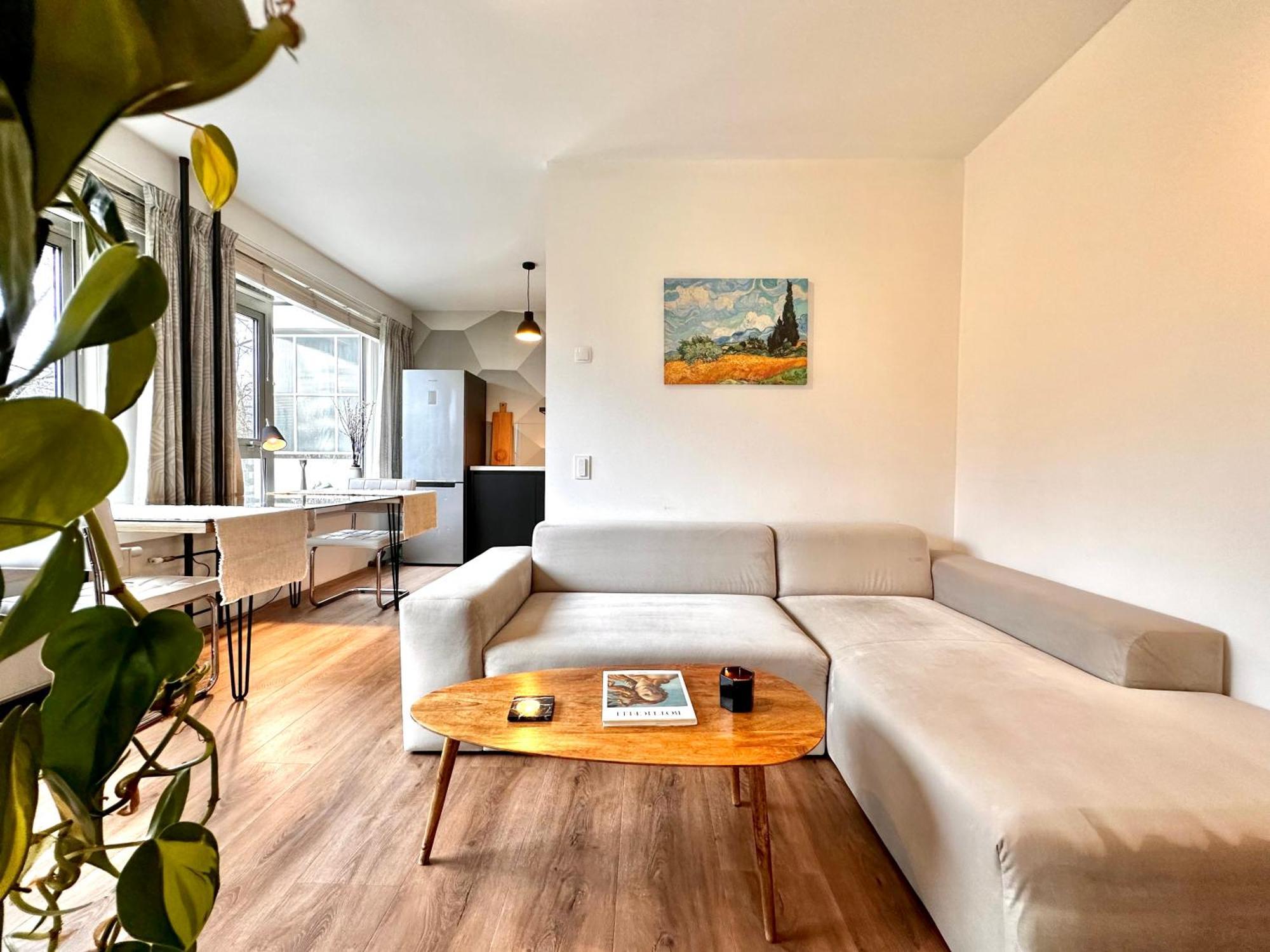 Cozy Retreat With Park Views And Free Parking Appartement *