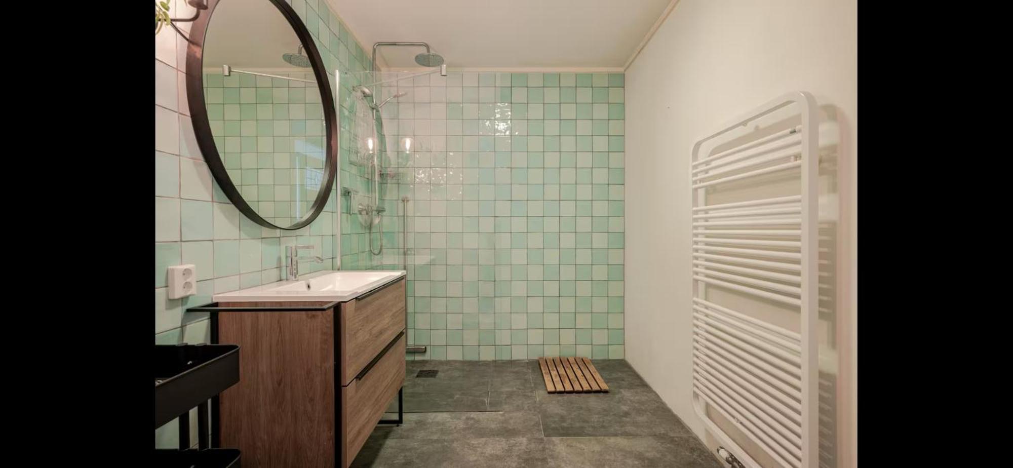 Private 3 Bedroom - Apartment *