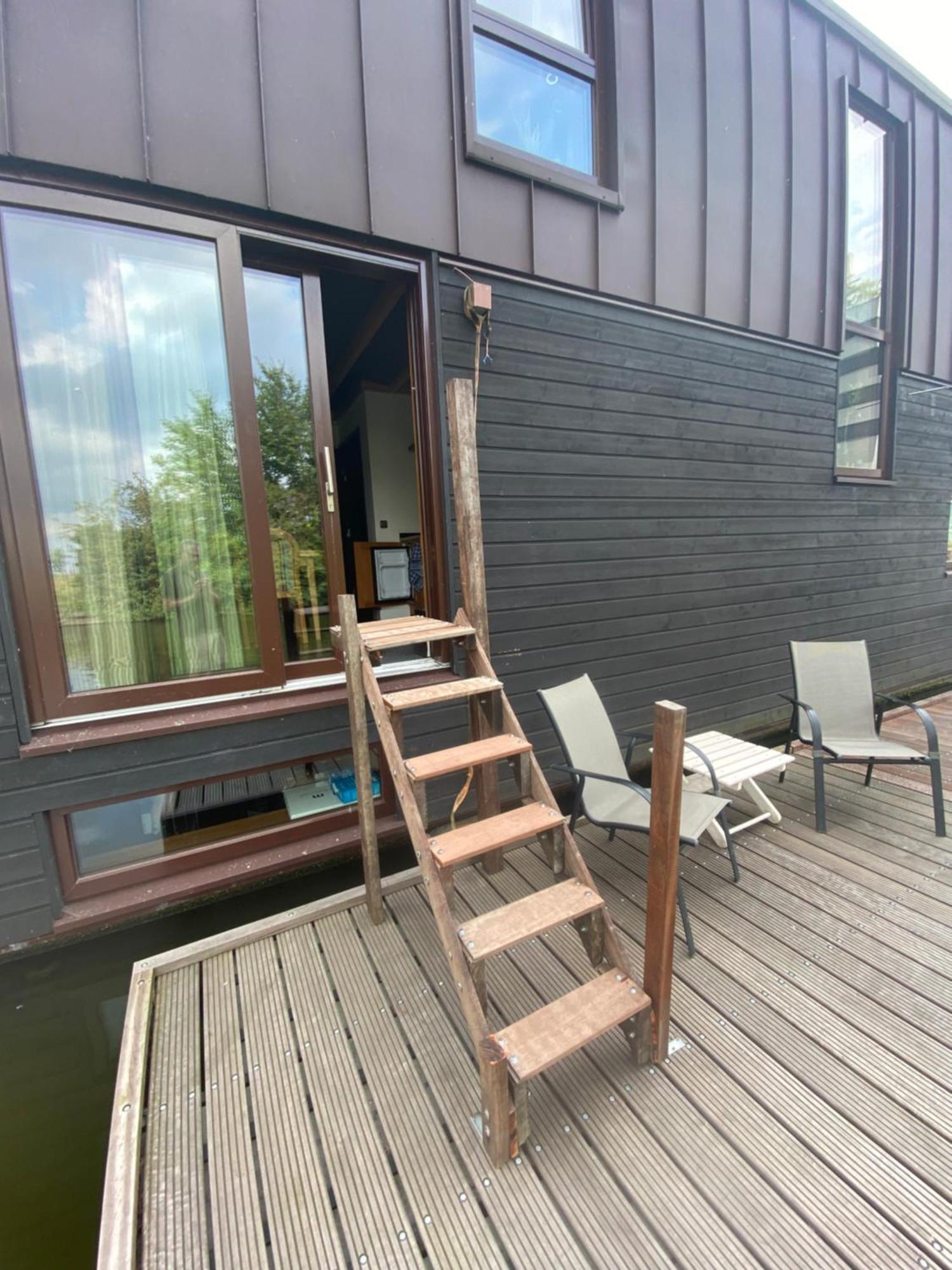 T Verkeren - Houseboat Frühstückspension *