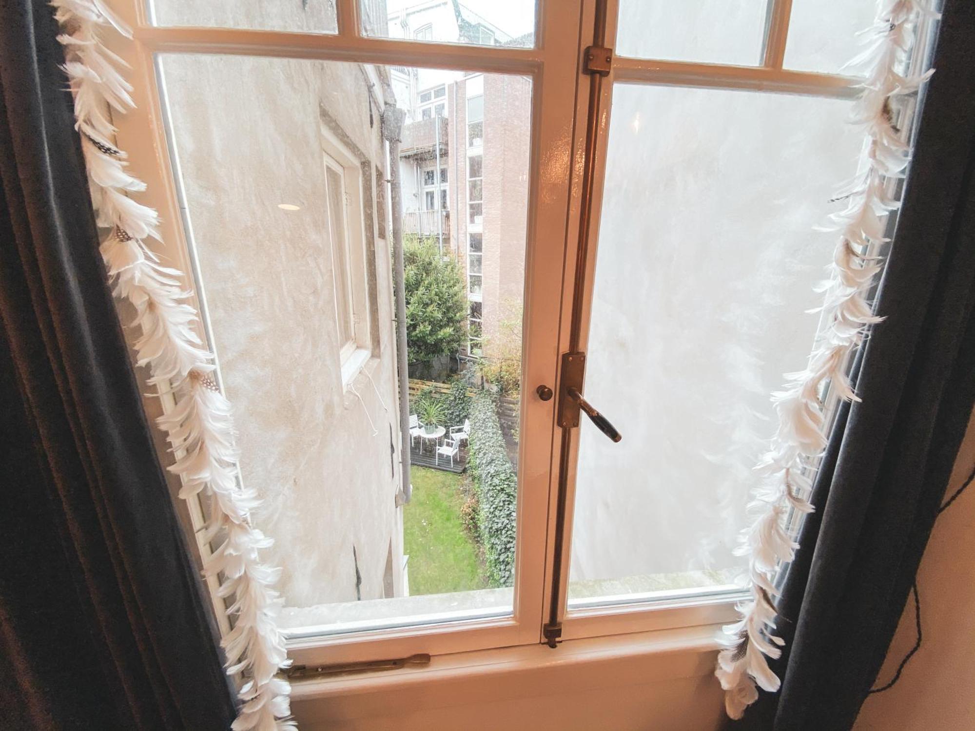 En-suite In Historic Canalhouse From 1729 *