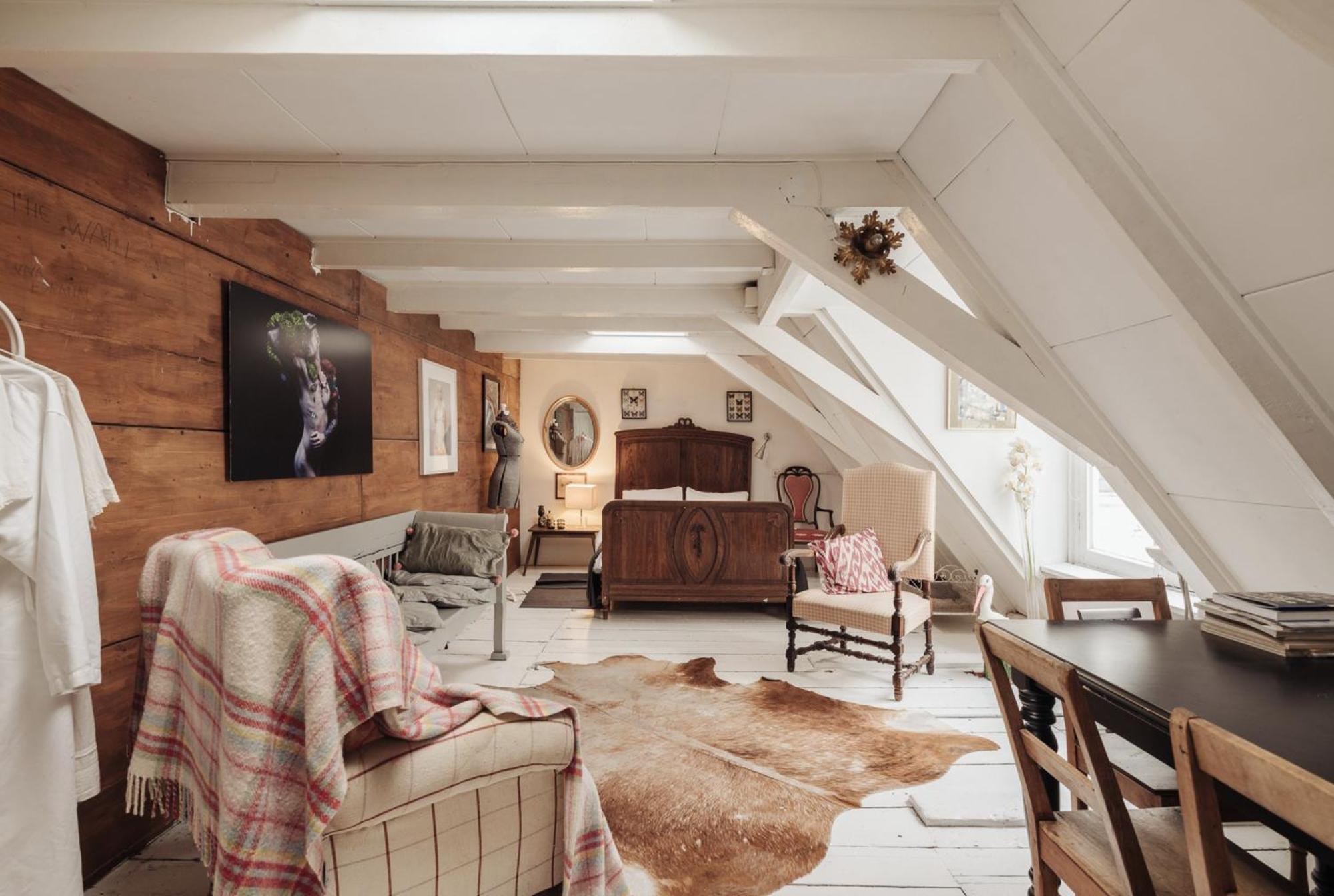 2 For 4 Pax In Monument On 3rd Floor * Amsterdam