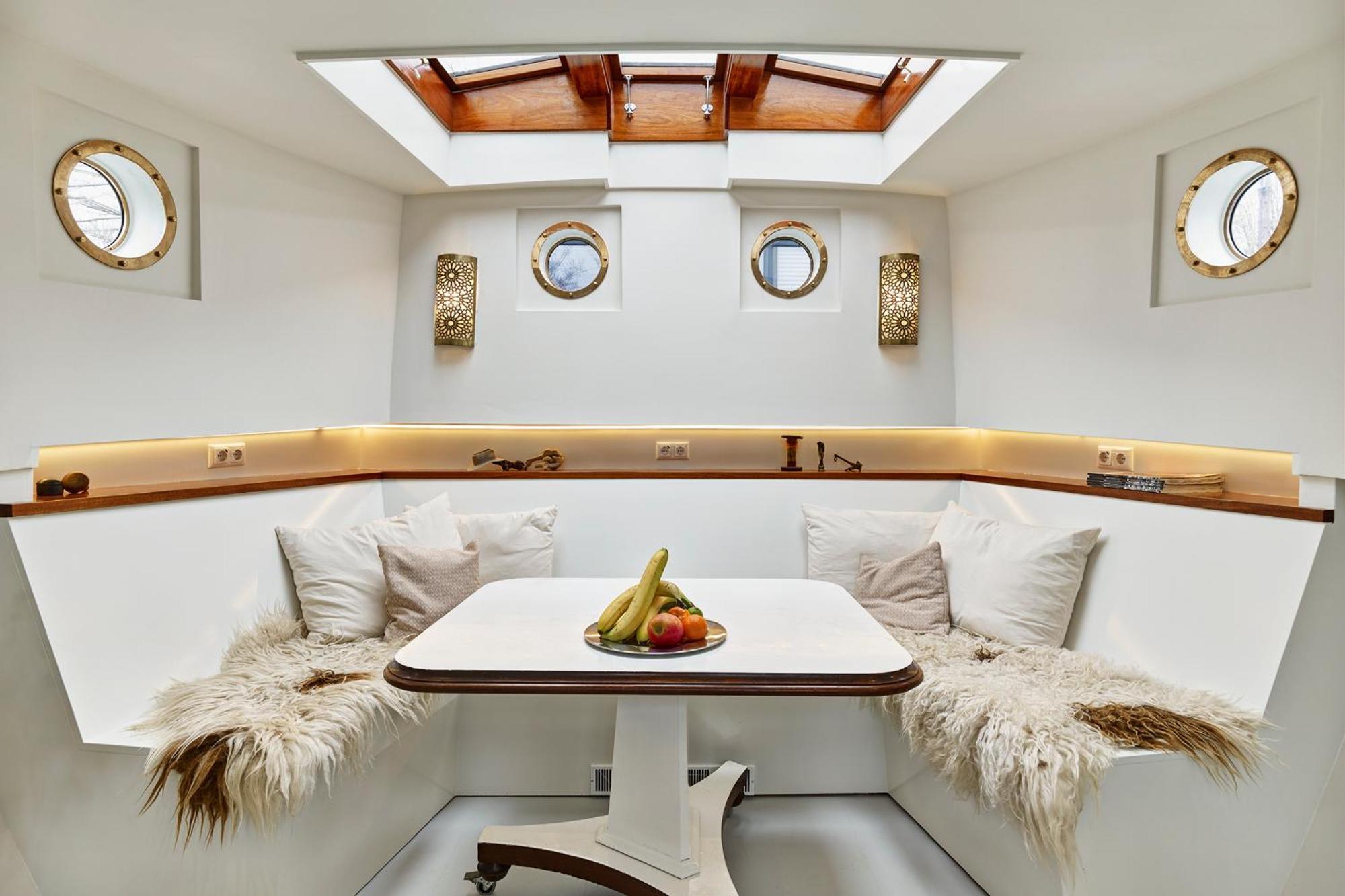 A304 Romantic Seaship In Center * Amsterdam
