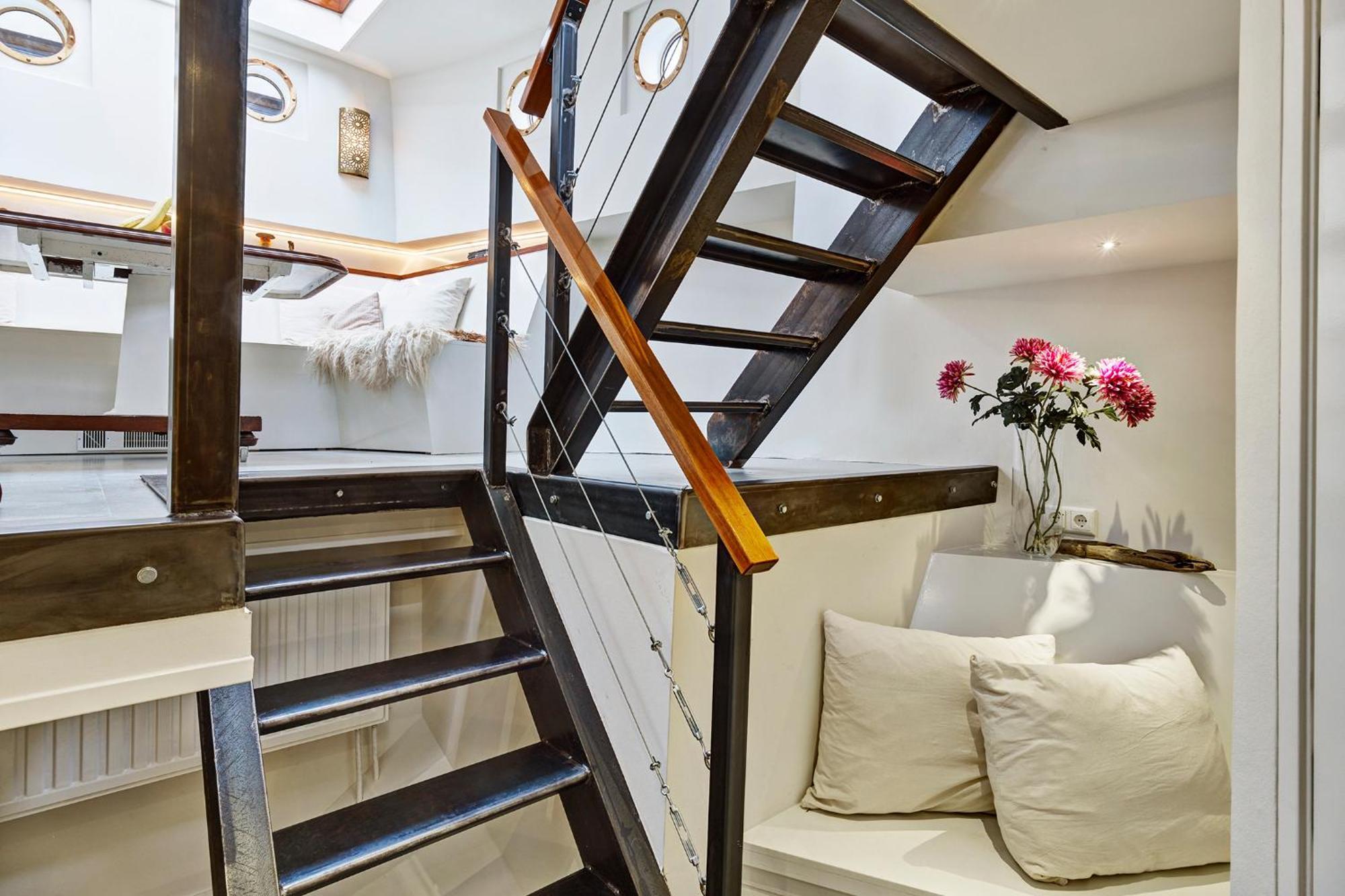 A304 Romantic Seaship In Center Bateau-hôtel