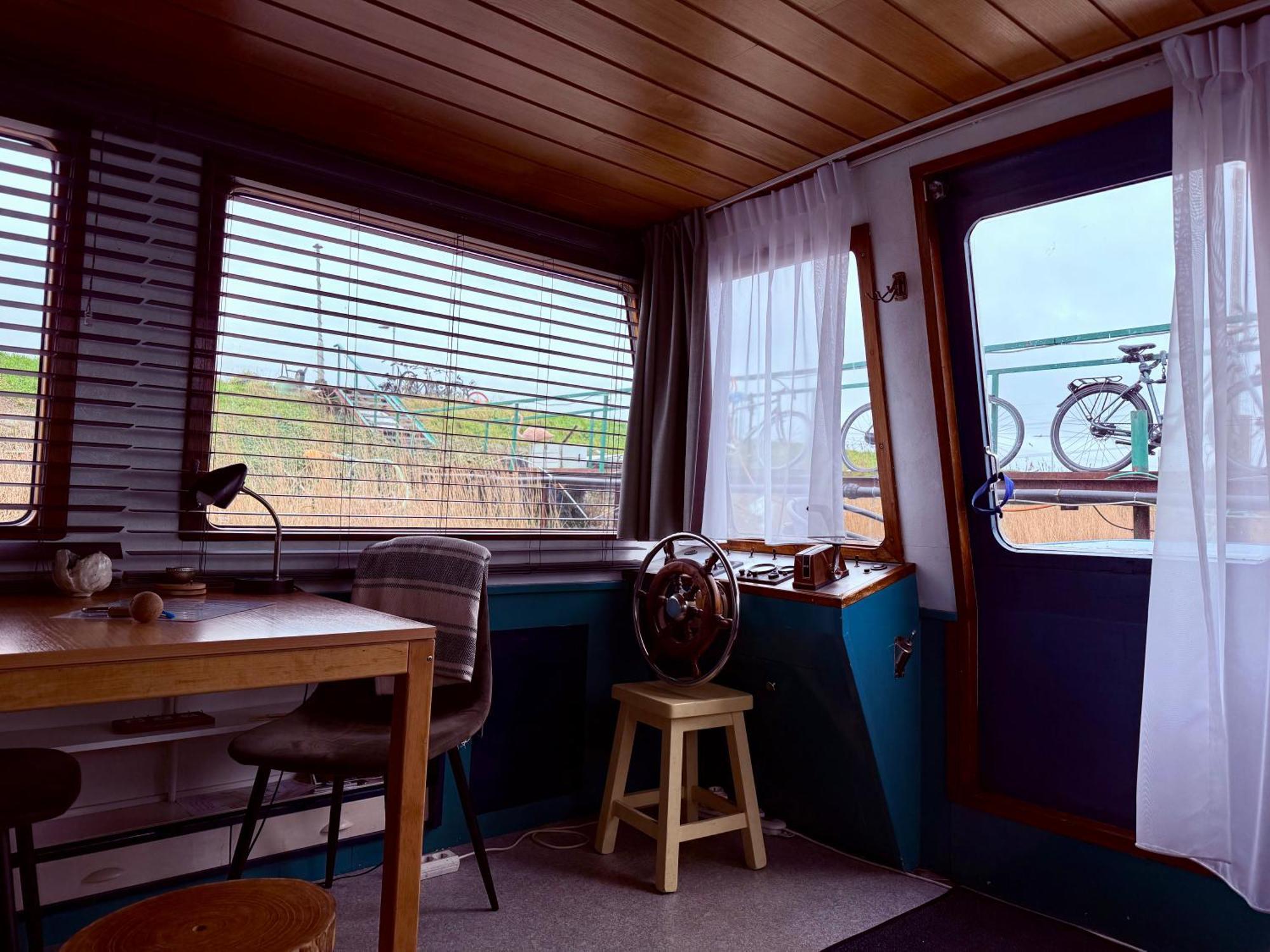 Floating Couette-café