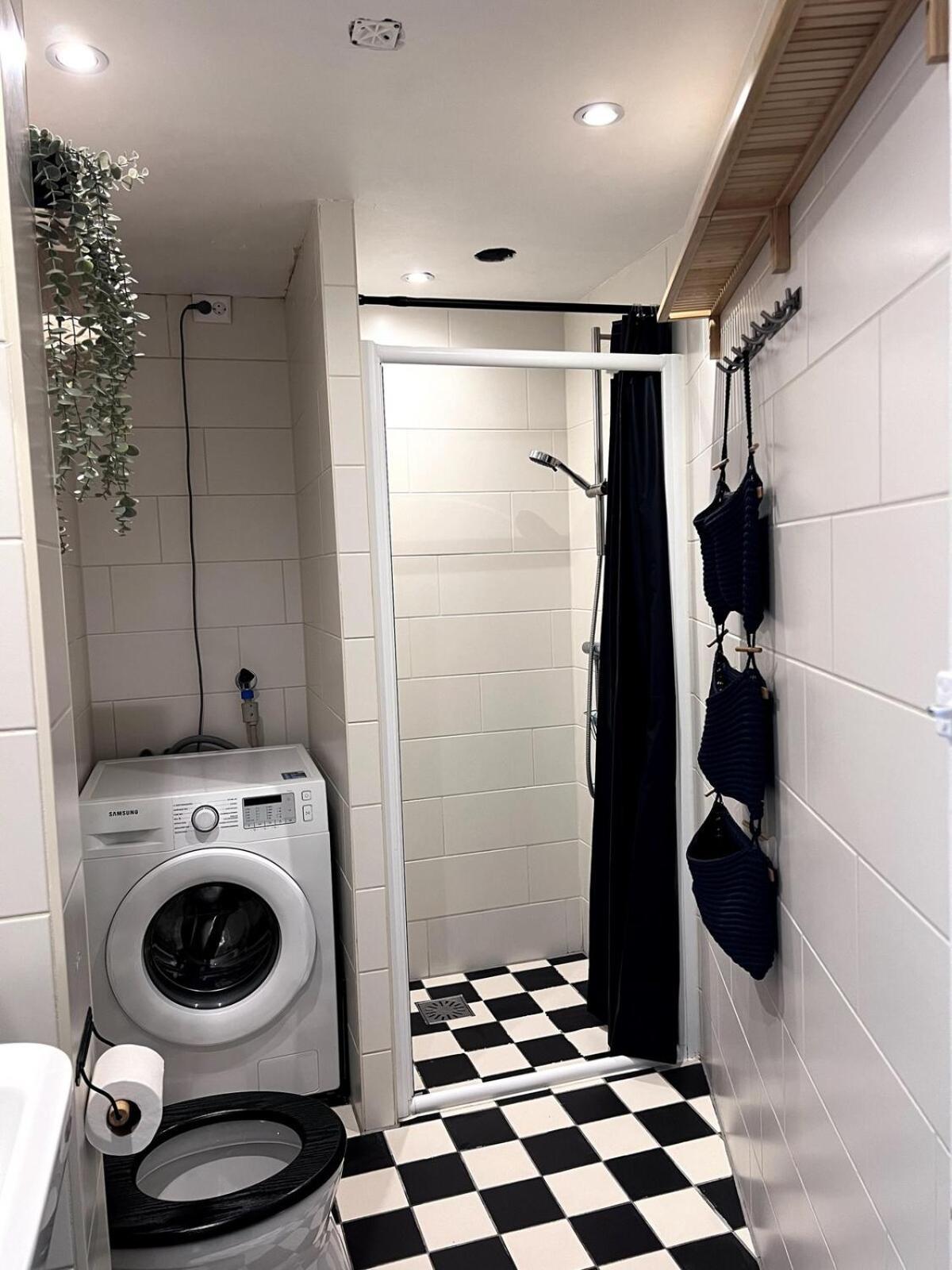 Centrally Located 2-bedroom In Oud-west *