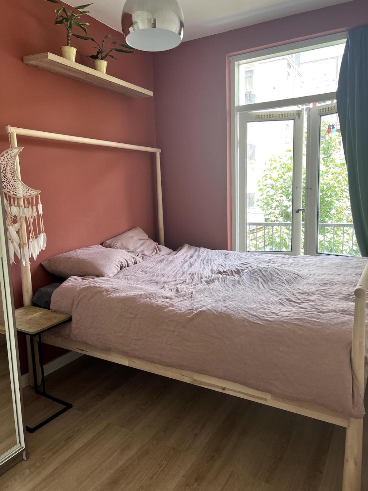 Centrally Located 2-bedroom In Oud-west