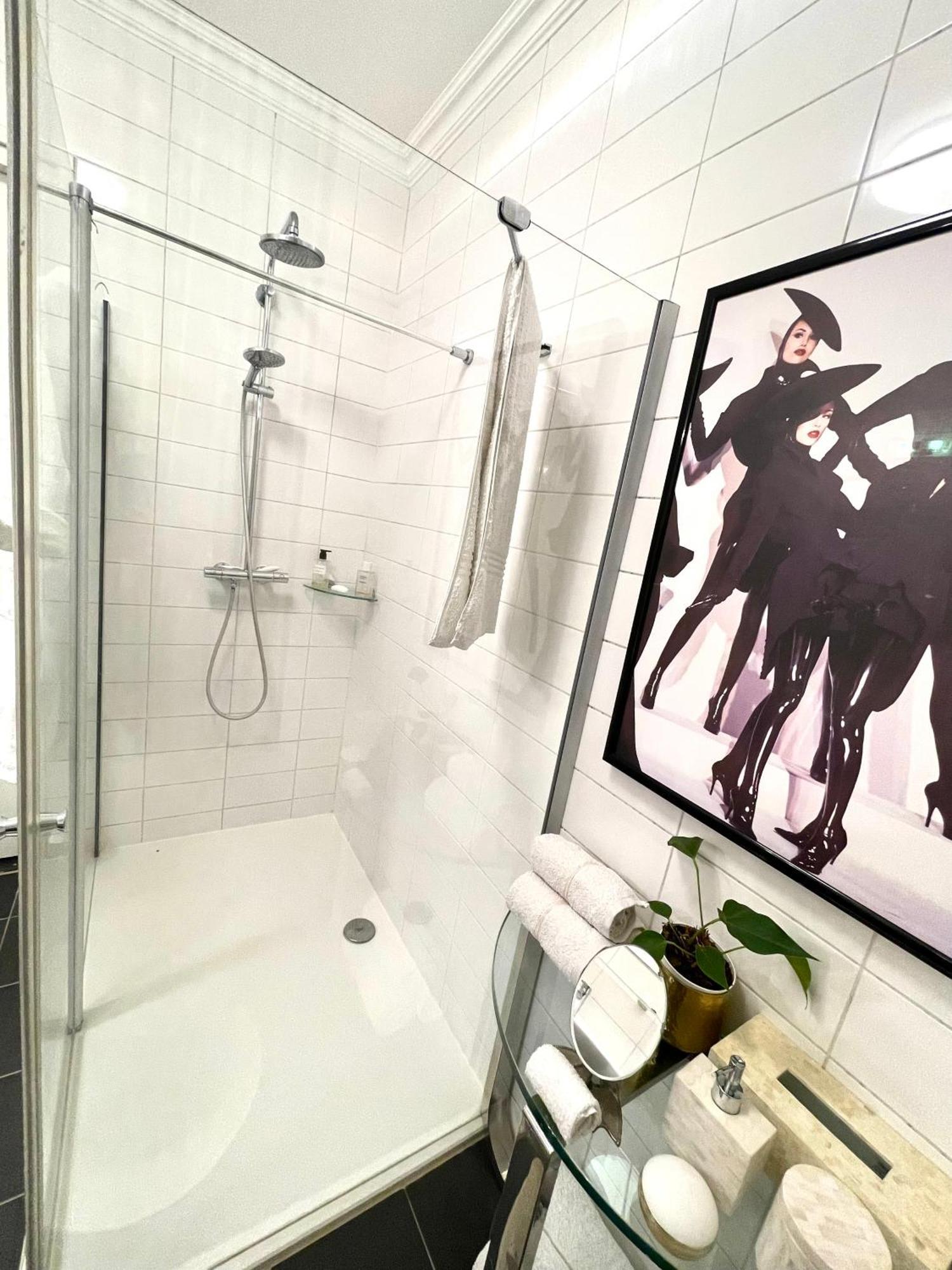 Luxury Center With Canal View 1 Kingsize Bed And 1 Sleeping Sofa Appartement *