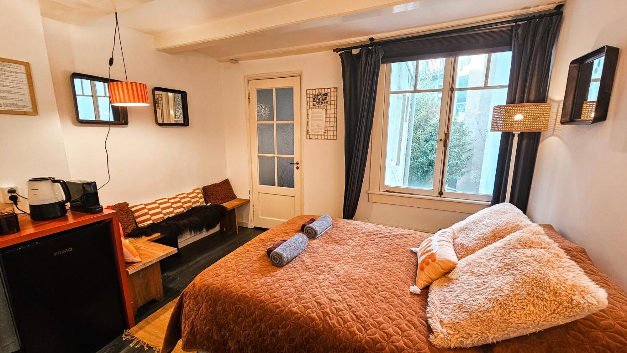 En-suite In Historic Canalhouse From 1729 Amsterdam