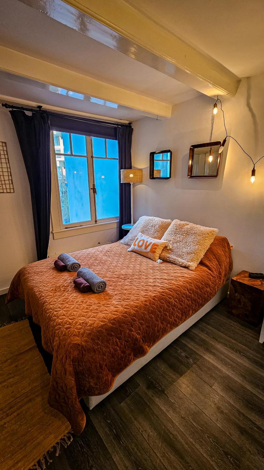 Couette-café En-suite In Historic Canalhouse From 1729