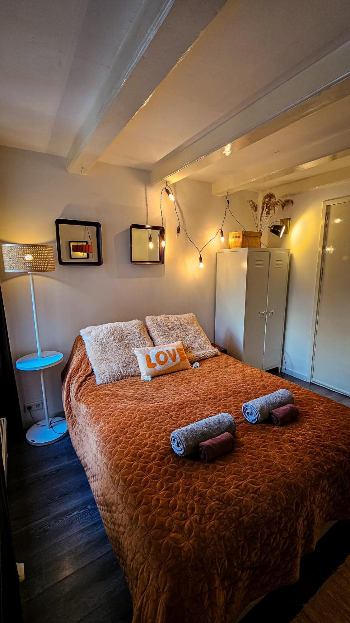 Couette-café En-suite In Historic Canalhouse From 1729 *