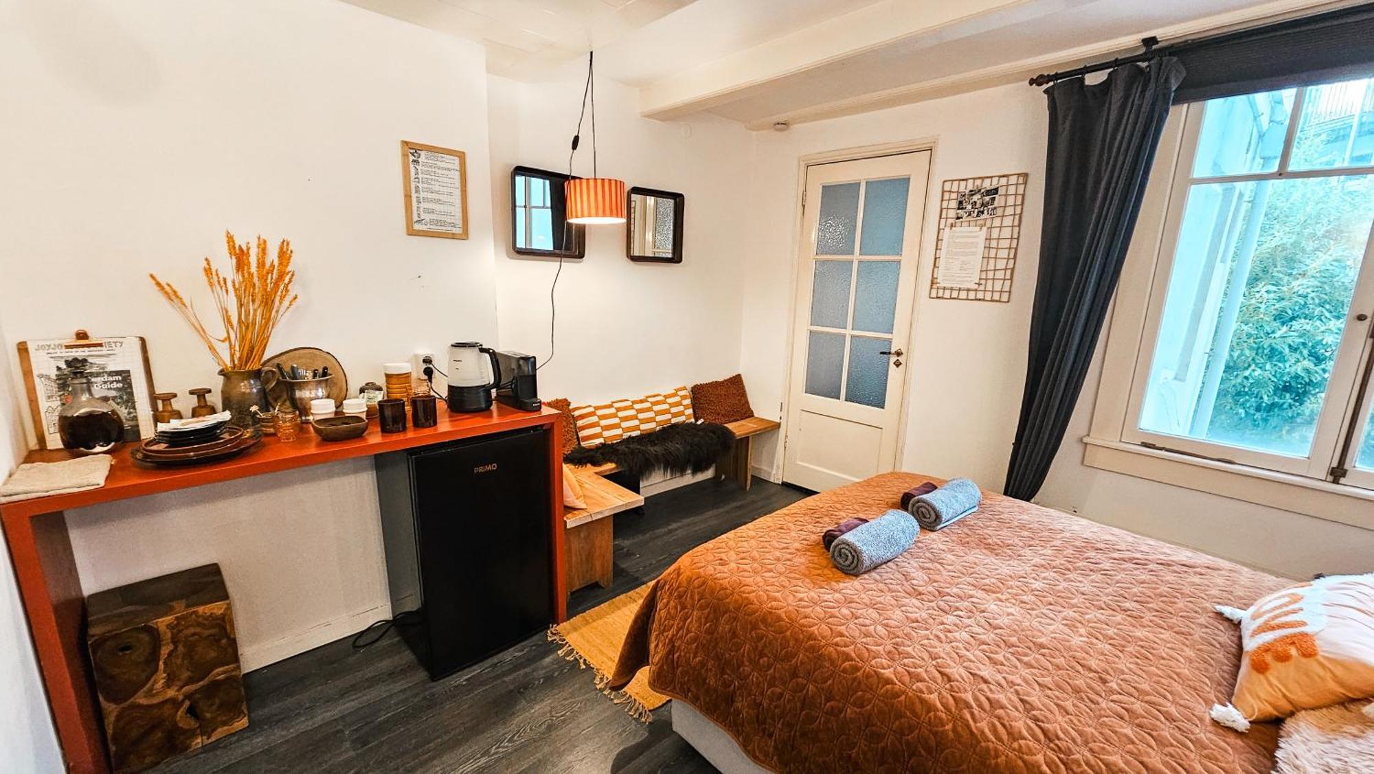 En-suite In Historic Canalhouse From 1729 Couette-café