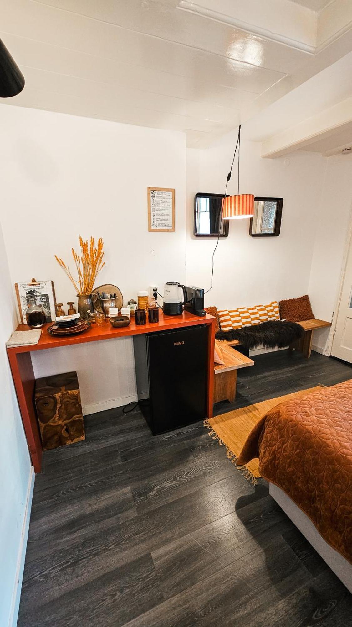 En-suite In Historic Canalhouse From 1729 Couette-café Amsterdam