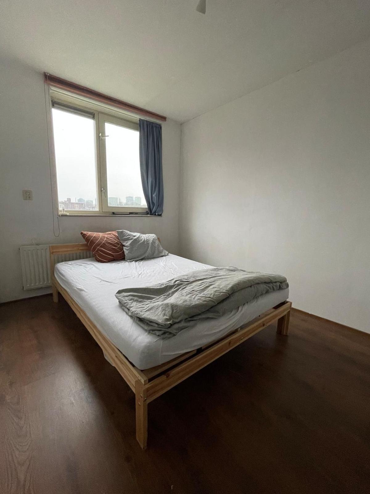 Large West With Balcony *