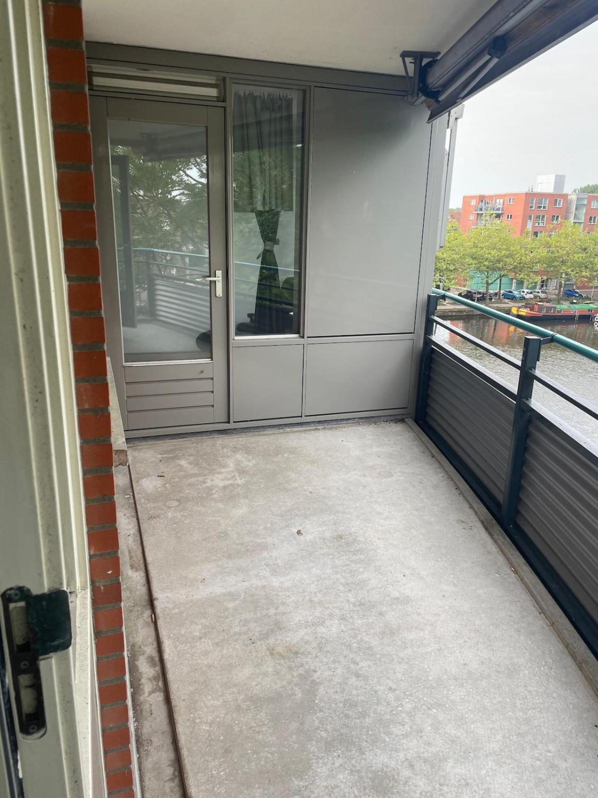 Large West With Balcony Appartement *