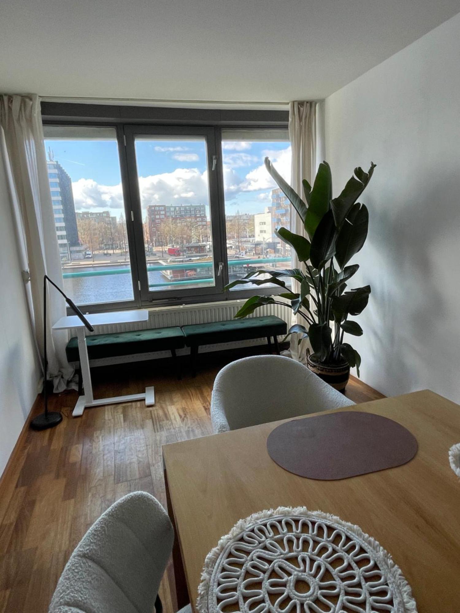 Large West With Balcony