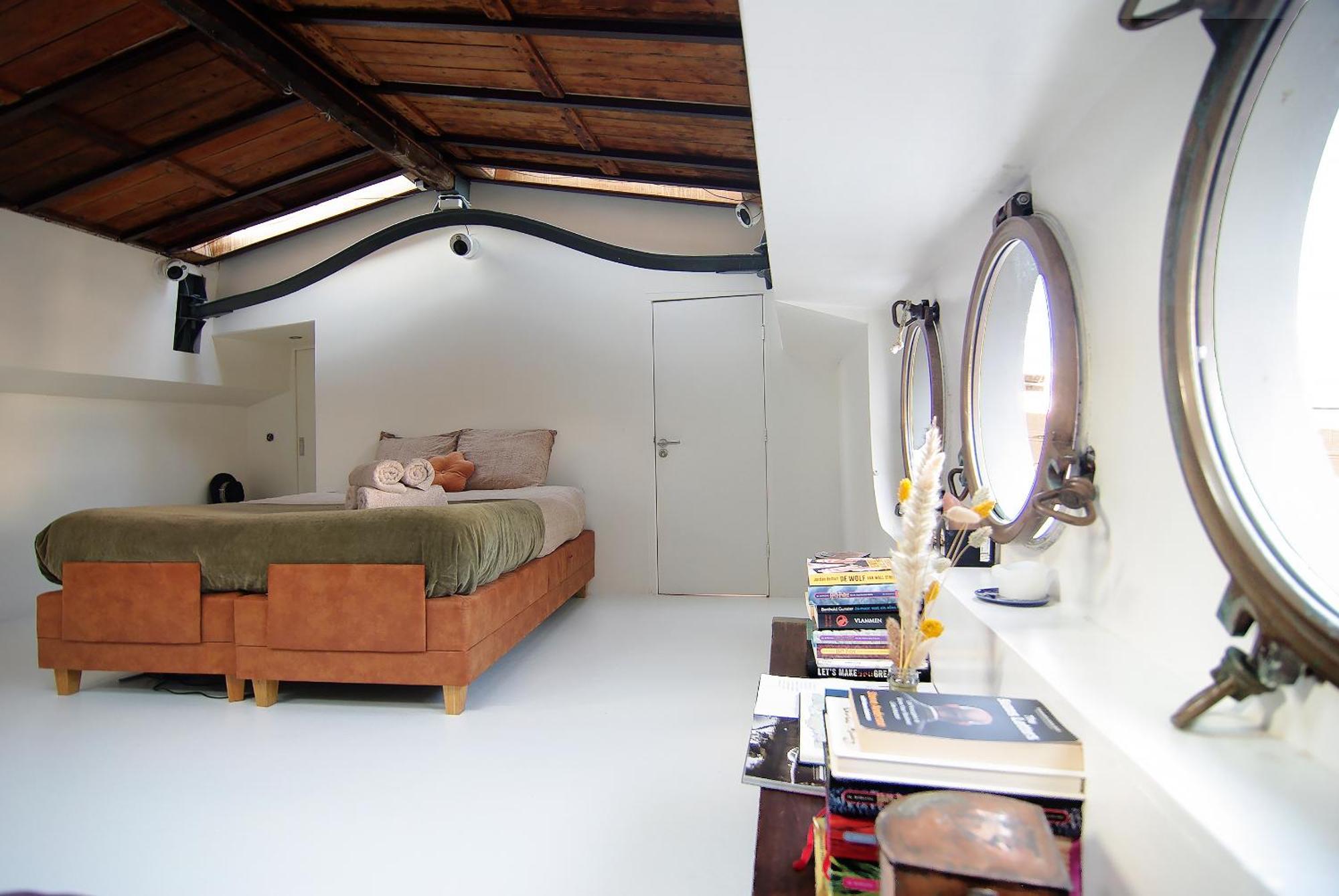 Najade Eco Houseboat Amsterdam