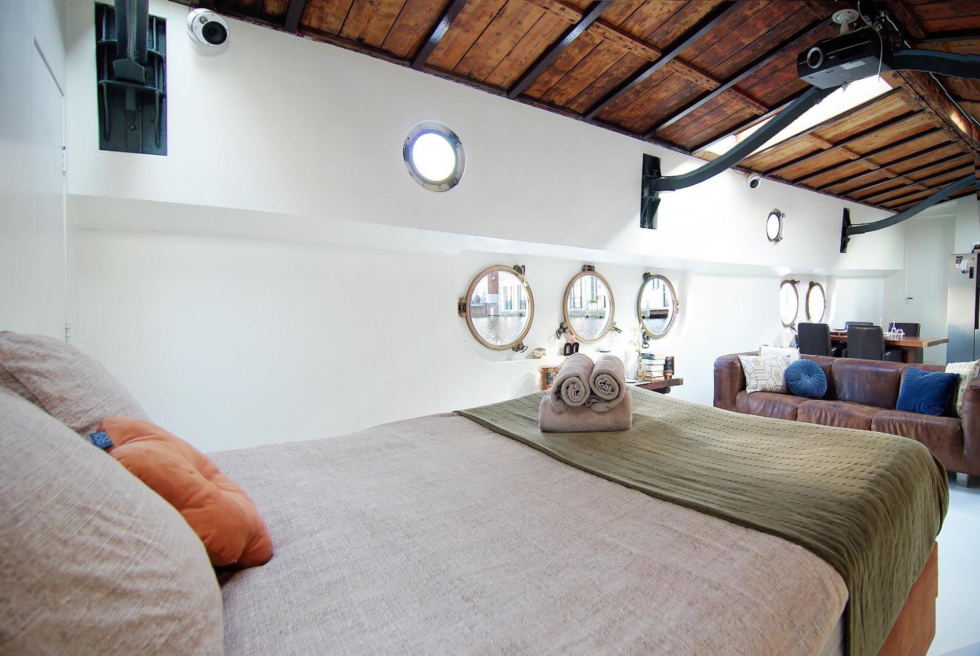Najade Eco Houseboat