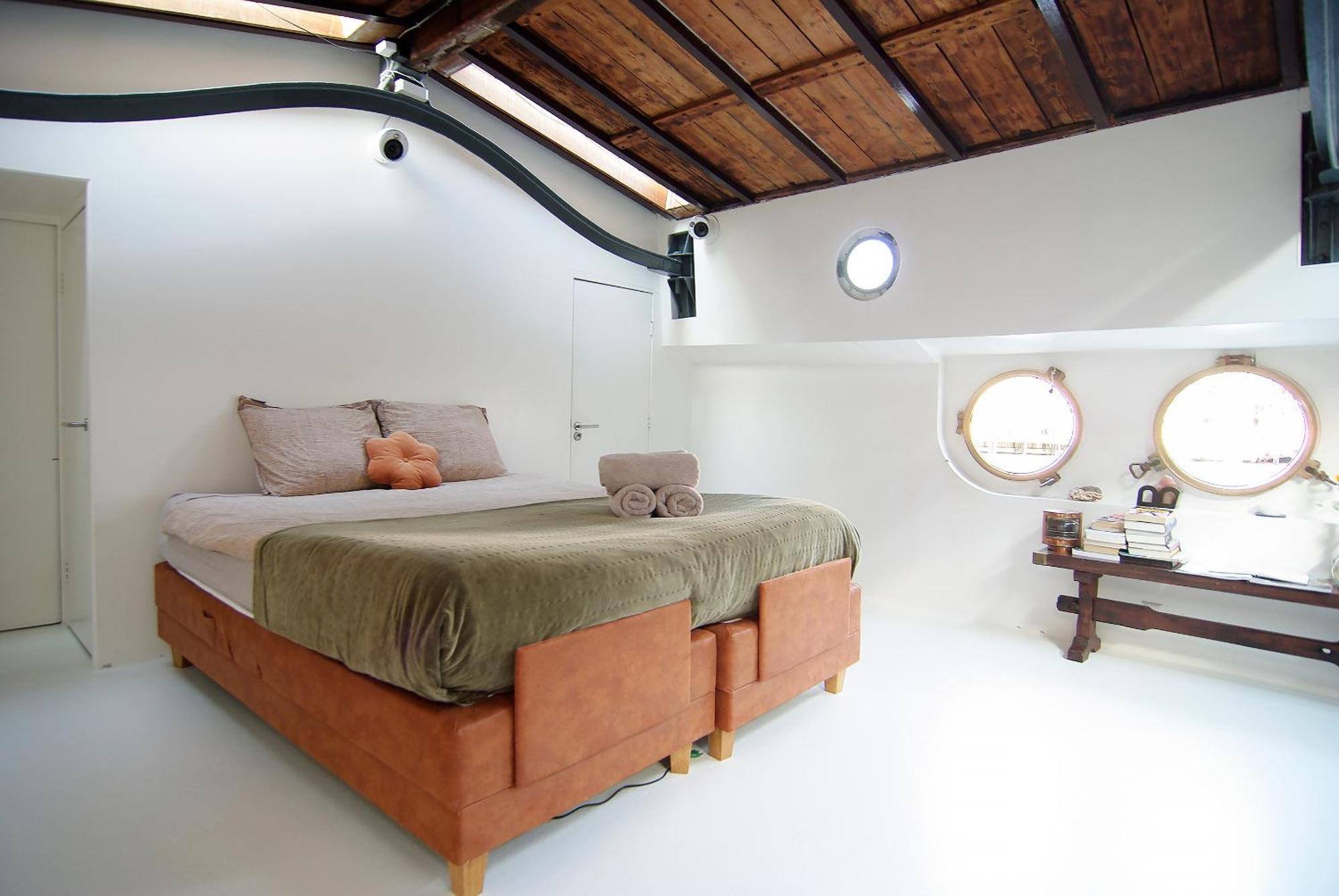 Najade Eco Houseboat Amsterdam