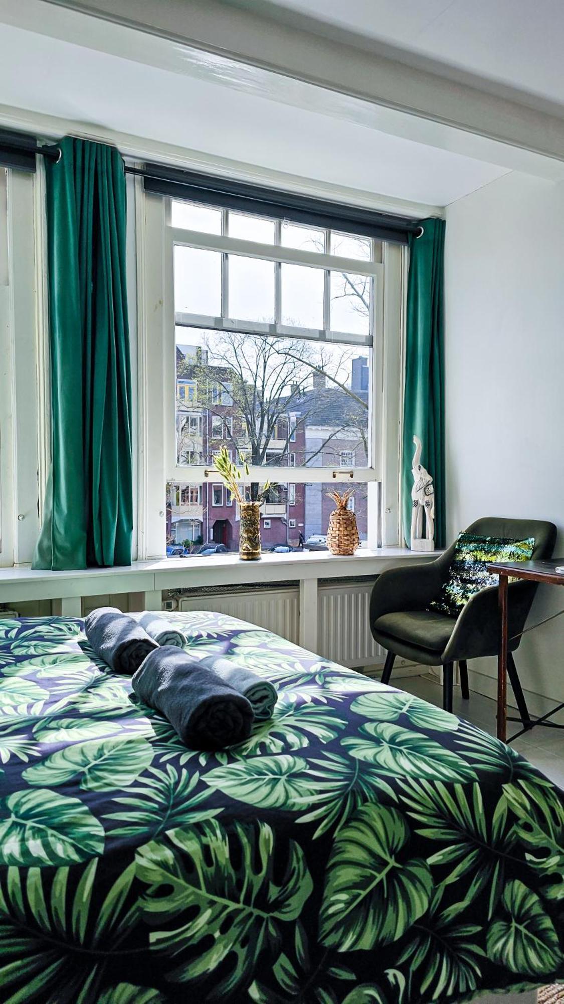 Large En-suite In Historic Canalhouse From 1729 *