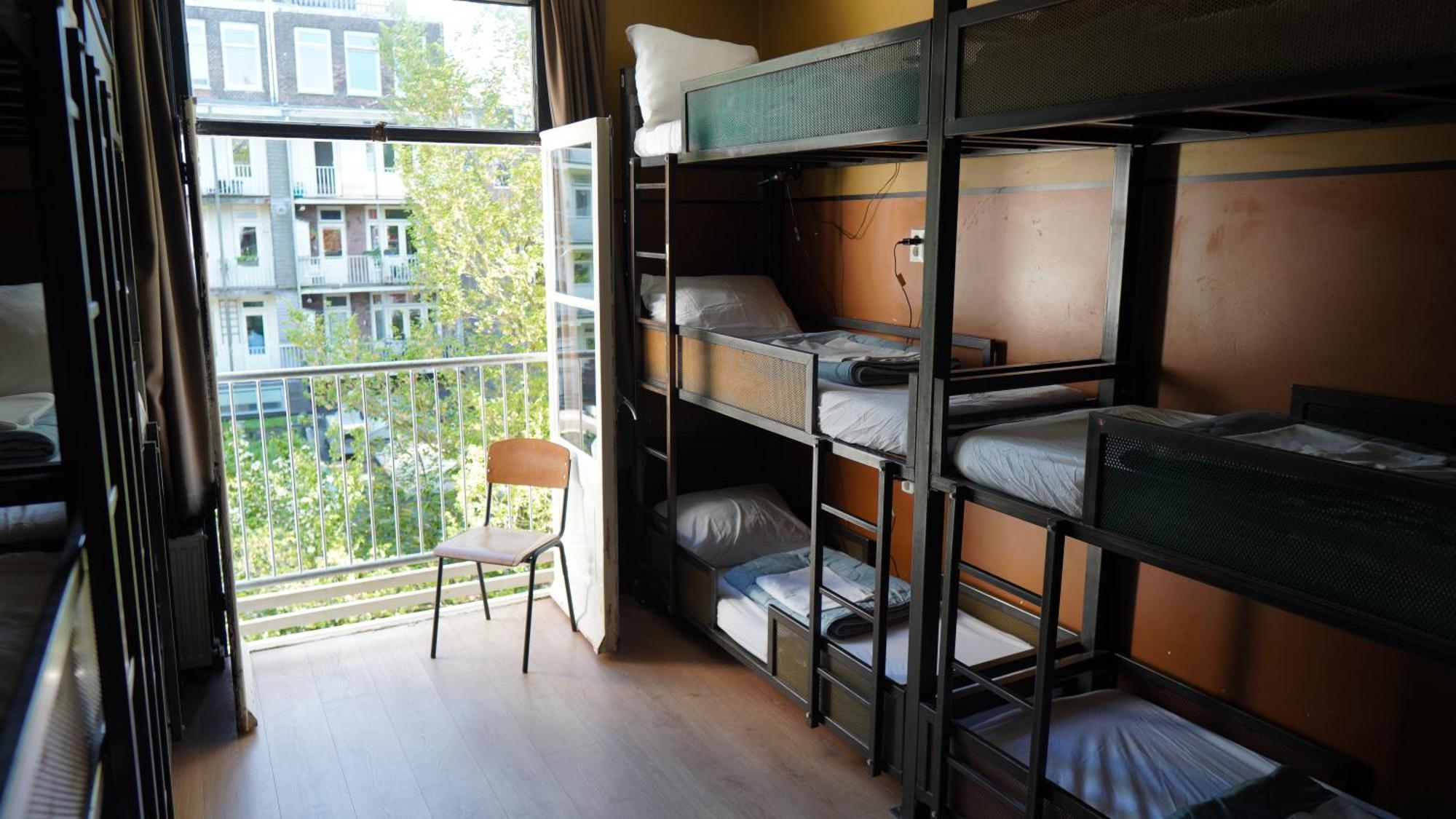 Hostal Onefam Amstel *
